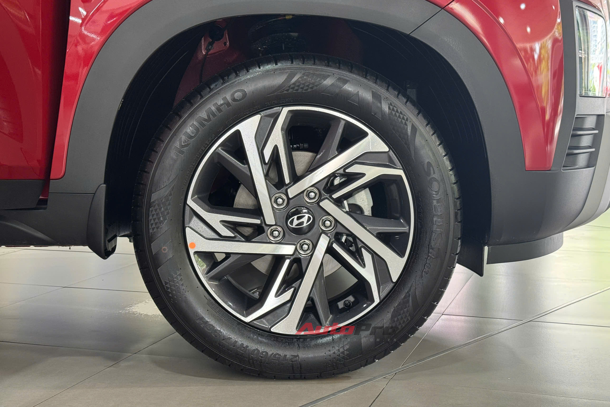 Ảnh thực tế Hyundai Creta bản 'cận full' giá 705 triệu đồng tại đại lý: Thiết kế mới long lanh, có ADAS, cạnh tranh Xforce Ultimate với giá ngang ngửa- Ảnh 9. Ảnh thực tế Hyundai Creta bản 'cận full' giá 705 triệu đồng tại đại lý: Thiết kế mới long lanh, có ADAS, cạnh tranh Xforce Ultimate với giá ngang ngửa- Ảnh 9.