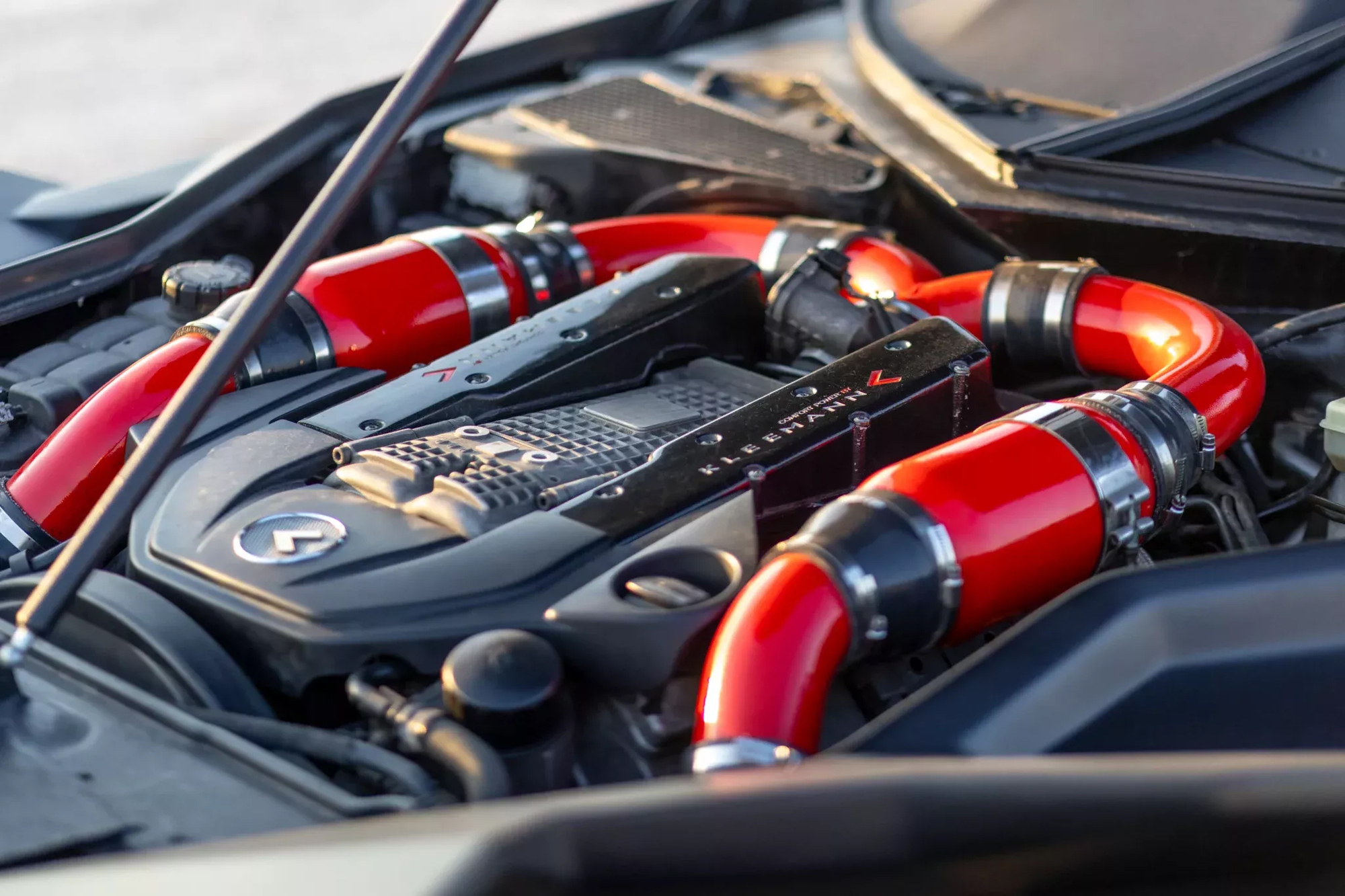 Mercedes-Benz CL55 AMG phong cách Batman gây sốt với giá gần 8 tỷ đồng tiền độ!- Ảnh 12. Mercedes-Benz CL55 AMG phong cách Batman gây sốt với giá gần 8 tỷ đồng tiền độ!- Ảnh 12.