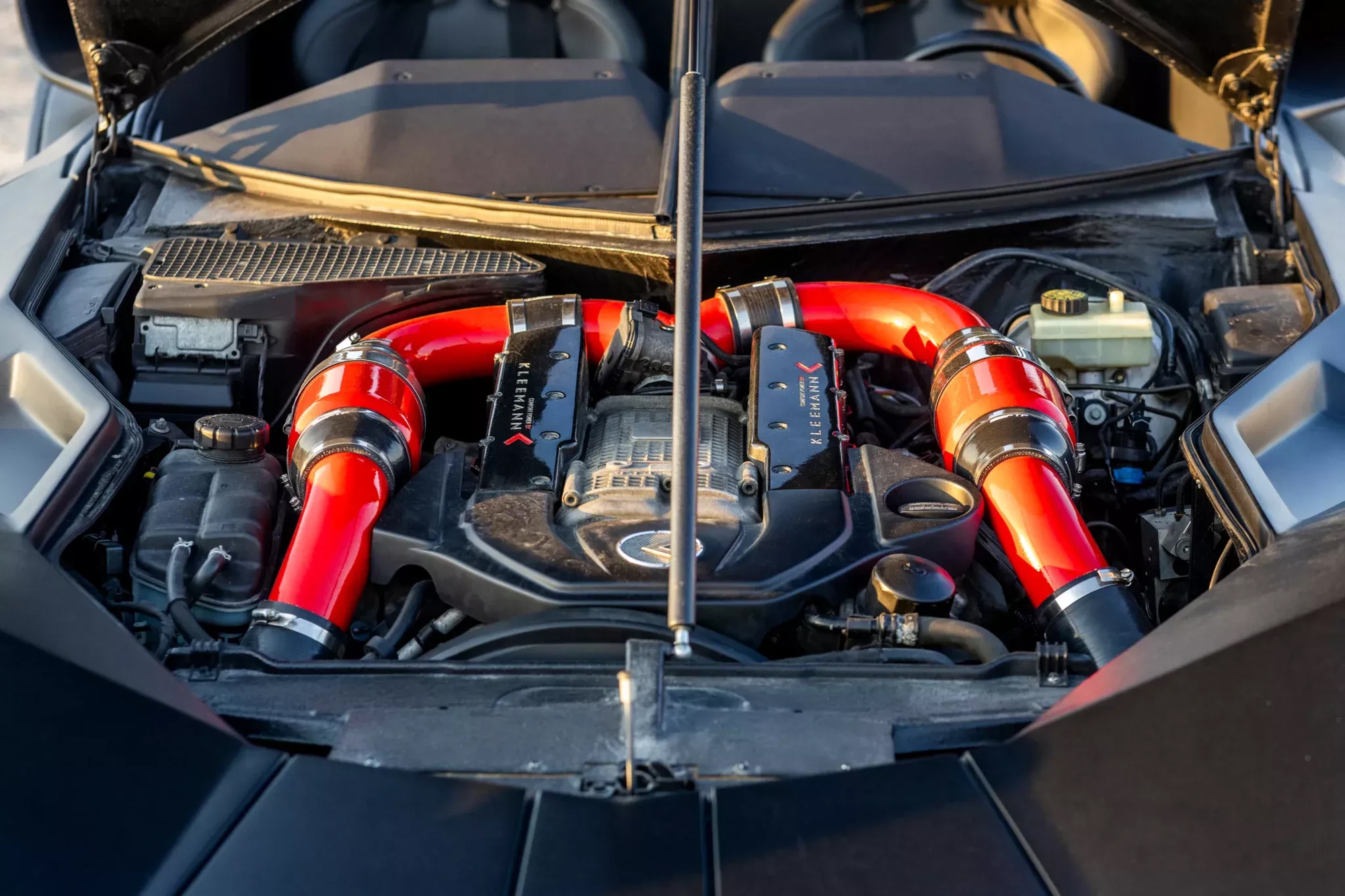 Mercedes-Benz CL55 AMG phong cách Batman gây sốt với giá gần 8 tỷ đồng tiền độ!- Ảnh 11. Mercedes-Benz CL55 AMG phong cách Batman gây sốt với giá gần 8 tỷ đồng tiền độ!- Ảnh 11.