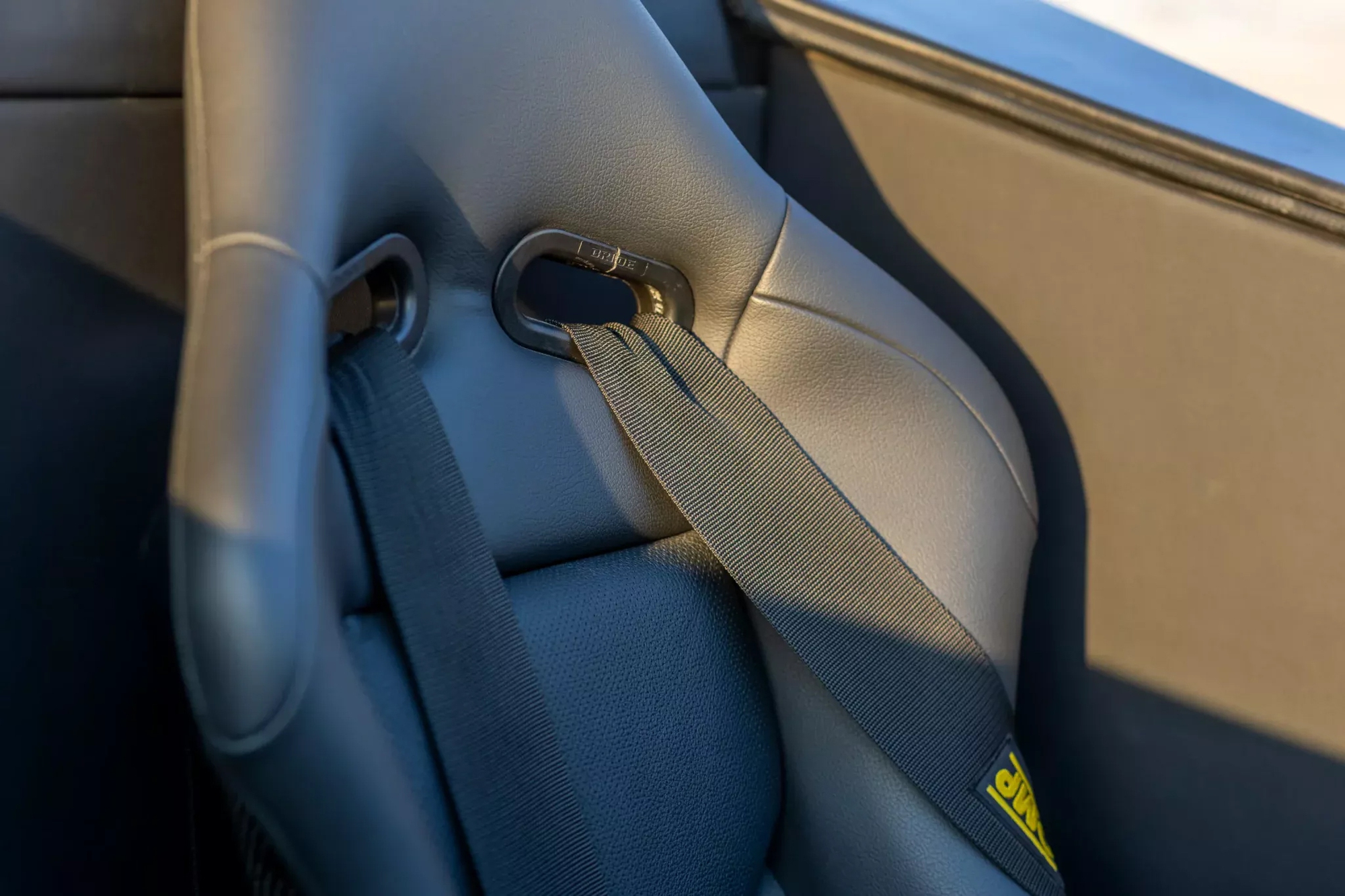 Mercedes-Benz CL55 AMG phong cách Batman gây sốt với giá gần 8 tỷ đồng tiền độ!- Ảnh 17. Mercedes-Benz CL55 AMG phong cách Batman gây sốt với giá gần 8 tỷ đồng tiền độ!- Ảnh 17.