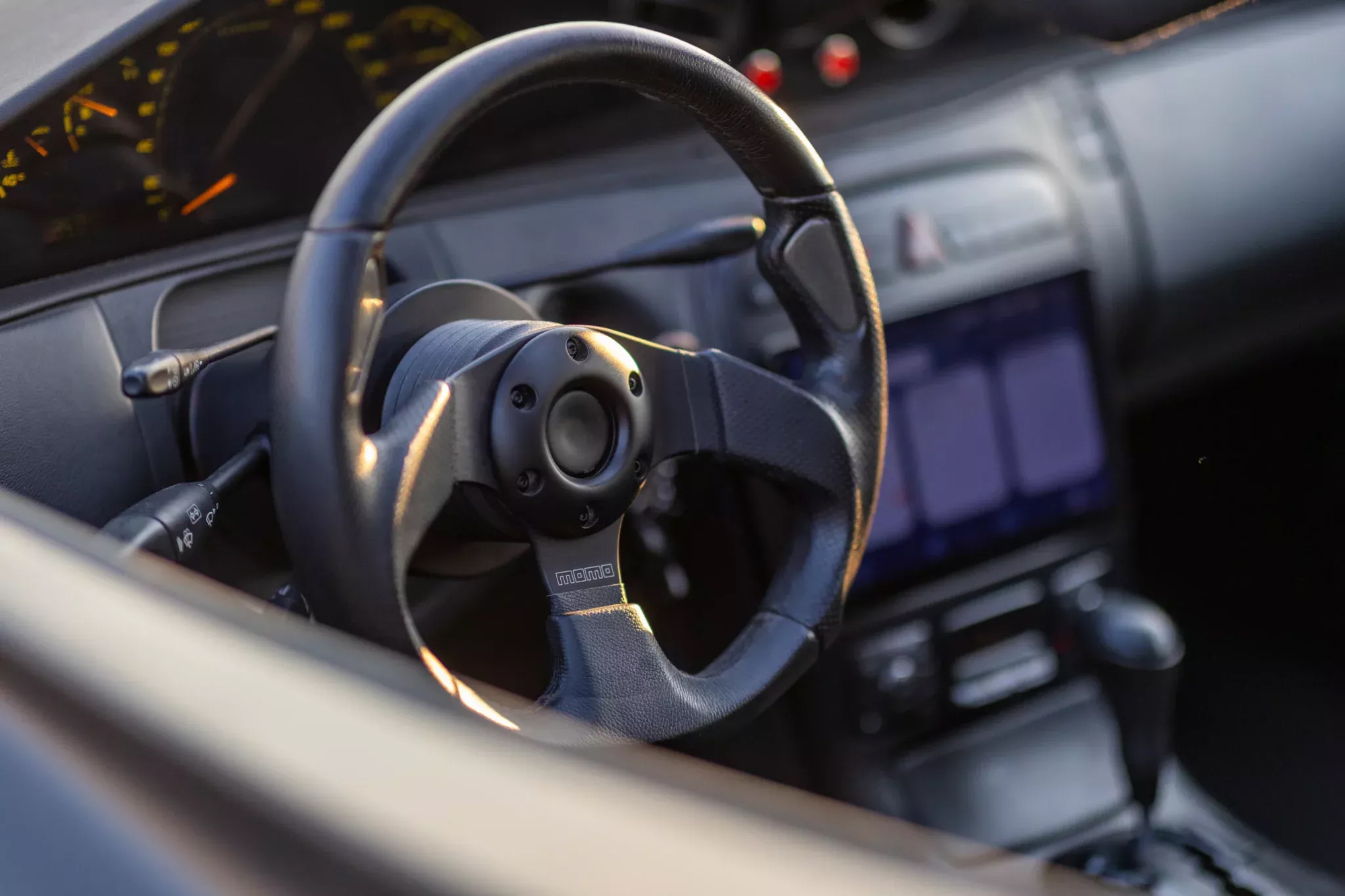 Mercedes-Benz CL55 AMG phong cách Batman gây sốt với giá gần 8 tỷ đồng tiền độ!- Ảnh 14. Mercedes-Benz CL55 AMG phong cách Batman gây sốt với giá gần 8 tỷ đồng tiền độ!- Ảnh 14.