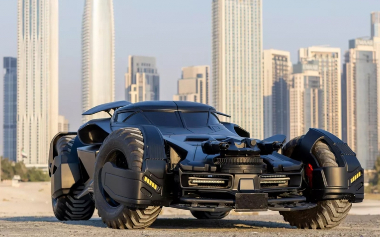 Mercedes-Benz CL55 AMG phong cách Batman gây sốt với giá gần 8 tỷ đồng tiền độ!- Ảnh 1. Mercedes-Benz CL55 AMG phong cách Batman gây sốt với giá gần 8 tỷ đồng tiền độ!- Ảnh 1.