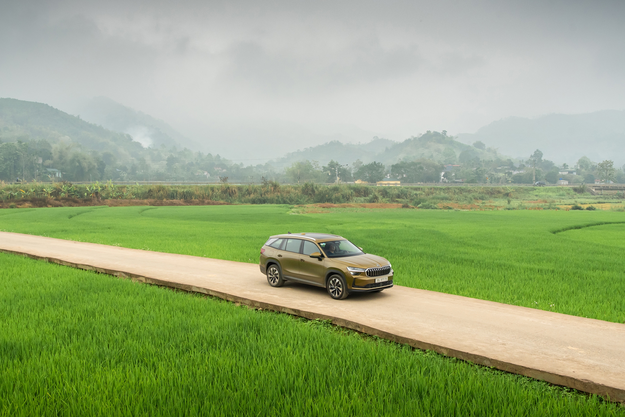 Gần 600km cầm lái Skoda Kodiaq 2025: Cảm giác lái khác biệt, treo thích ứng gây ‘nghiện’ nhưng vẫn có điểm cần khắc phục- Ảnh 4. Gần 600km cầm lái Skoda Kodiaq 2025: Cảm giác lái khác biệt, treo thích ứng gây ‘nghiện’ nhưng vẫn có điểm cần khắc phục- Ảnh 4.