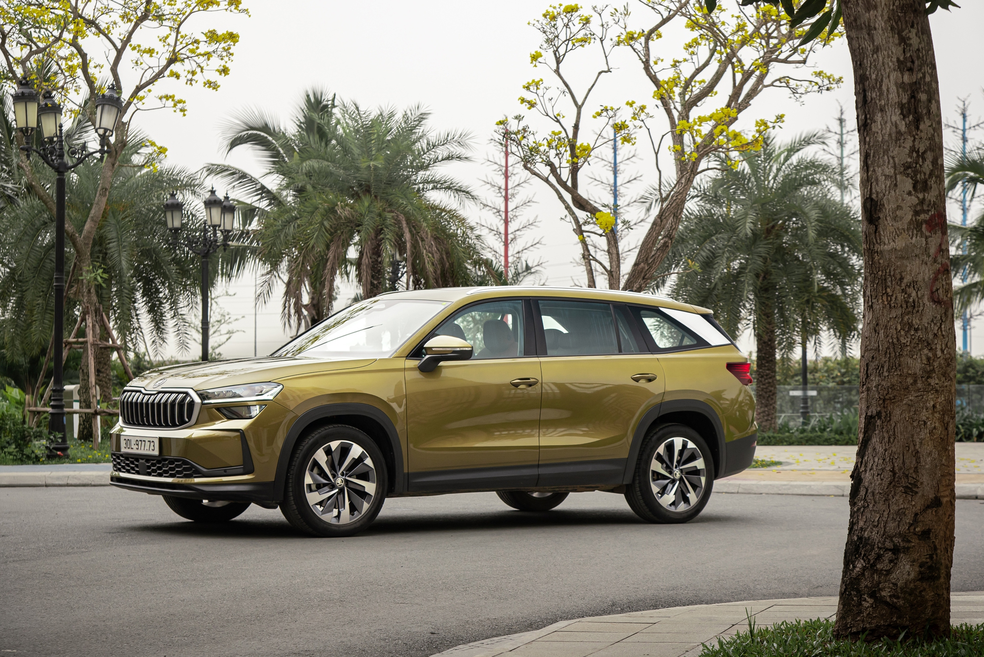 Gần 600km cầm lái Skoda Kodiaq 2025: Cảm giác lái khác biệt, treo thích ứng gây ‘nghiện’ nhưng vẫn có điểm cần khắc phục- Ảnh 1. Gần 600km cầm lái Skoda Kodiaq 2025: Cảm giác lái khác biệt, treo thích ứng gây ‘nghiện’ nhưng vẫn có điểm cần khắc phục- Ảnh 1.
