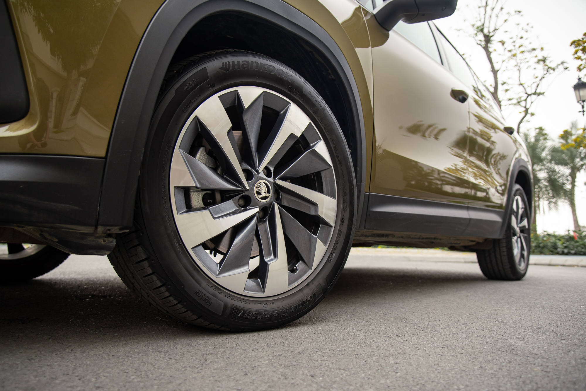 Gần 600km cầm lái Skoda Kodiaq 2025: Cảm giác lái khác biệt, treo thích ứng gây ‘nghiện’ nhưng vẫn có điểm cần khắc phục- Ảnh 9. Gần 600km cầm lái Skoda Kodiaq 2025: Cảm giác lái khác biệt, treo thích ứng gây ‘nghiện’ nhưng vẫn có điểm cần khắc phục- Ảnh 9.