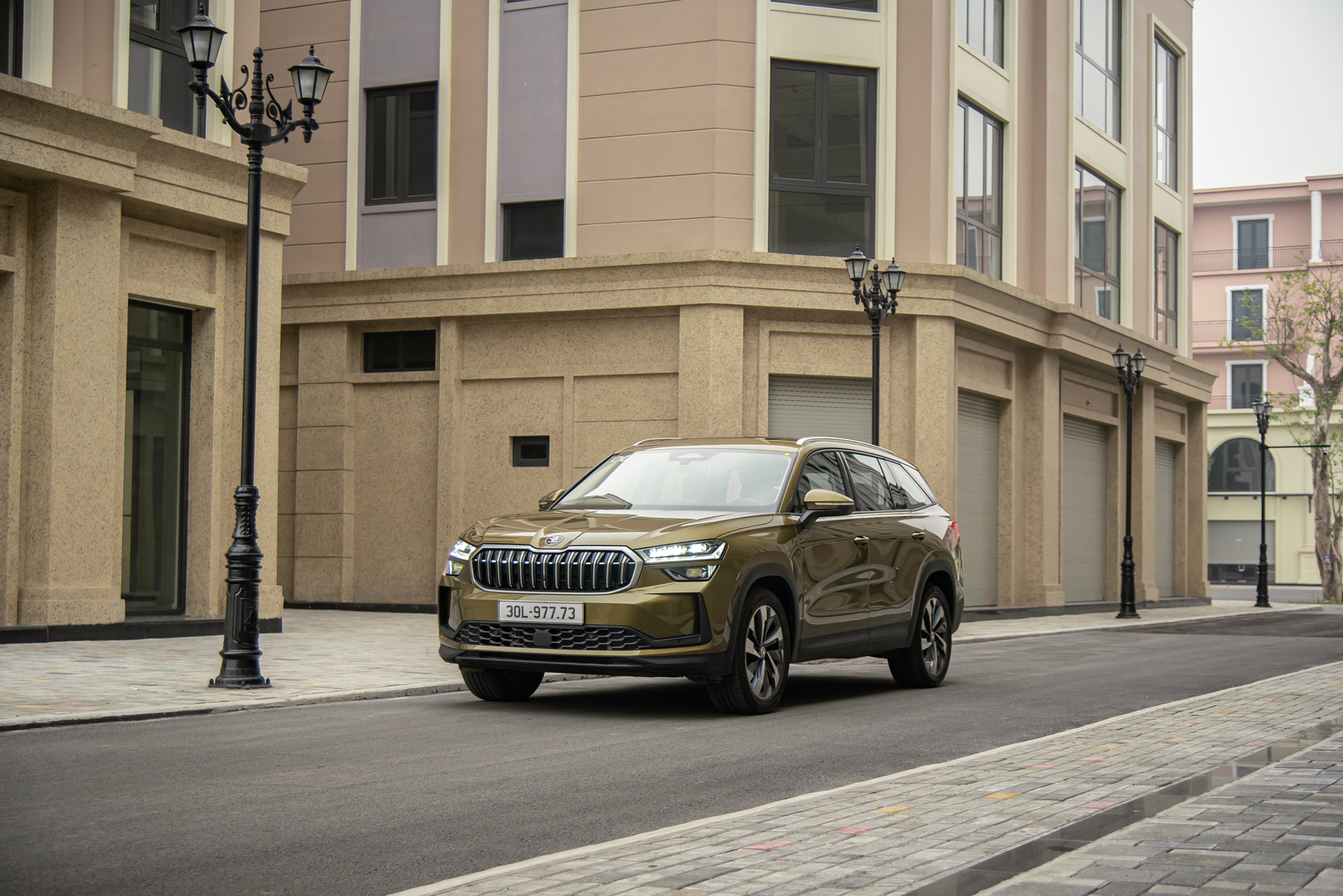 Gần 600km cầm lái Skoda Kodiaq 2025: Cảm giác lái khác biệt, treo thích ứng gây ‘nghiện’ nhưng vẫn có điểm cần khắc phục- Ảnh 2. Gần 600km cầm lái Skoda Kodiaq 2025: Cảm giác lái khác biệt, treo thích ứng gây ‘nghiện’ nhưng vẫn có điểm cần khắc phục- Ảnh 2.