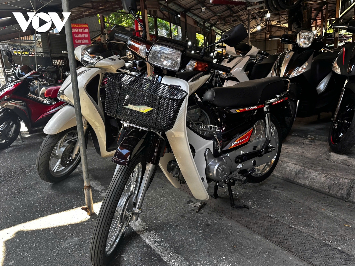 Thị trường xe máy cũ, người bán nhiều hơn người mua- Ảnh 3. Thị trường xe máy cũ, người bán nhiều hơn người mua- Ảnh 3.