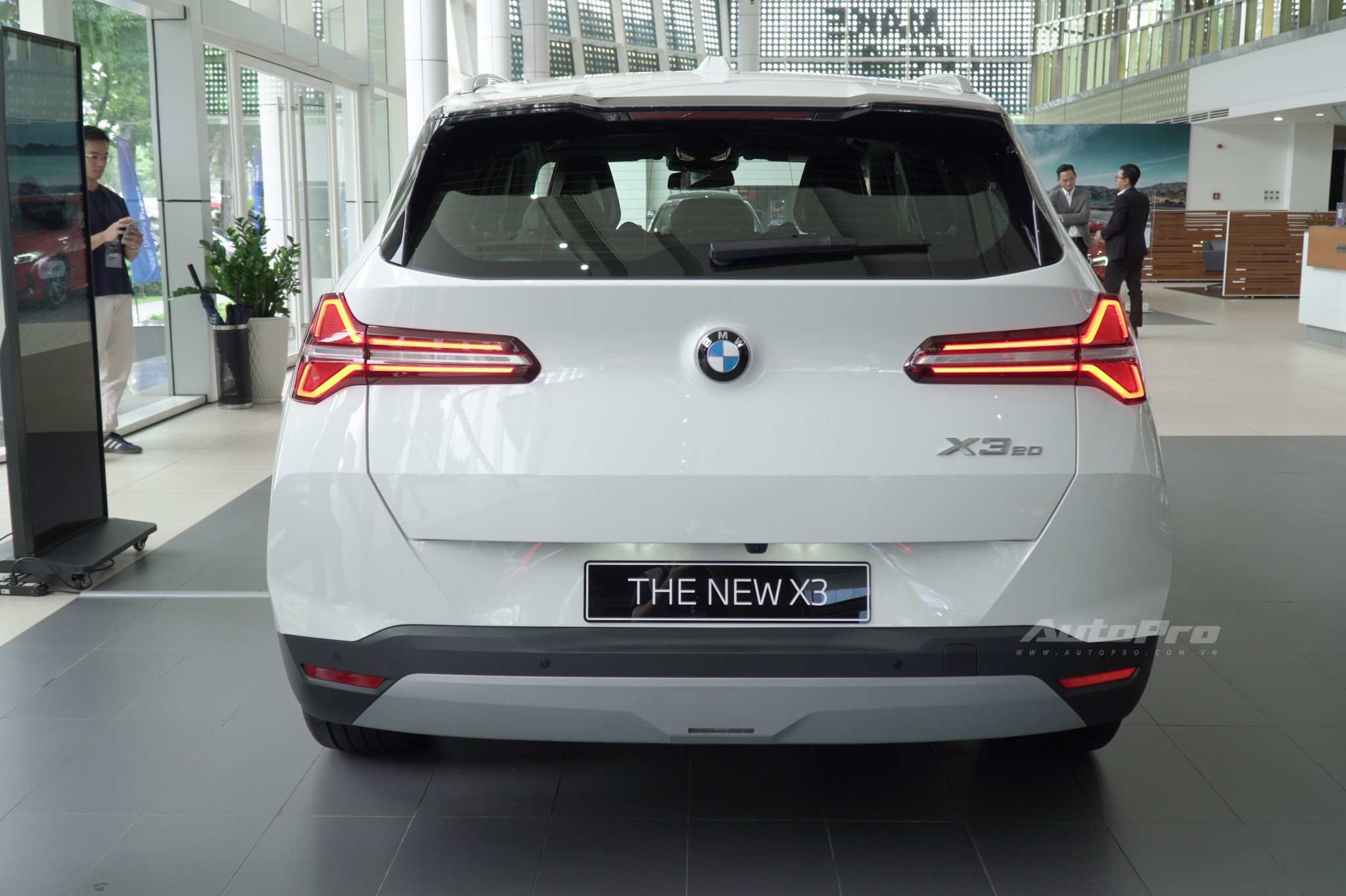 BMW X3 2025 ra mắt Việt Nam: Giá từ 2,279 tỷ đồng, chơi game trên xe, có ADAS, động cơ mới, AWD từ bản 'base' đấu GLC- Ảnh 5.