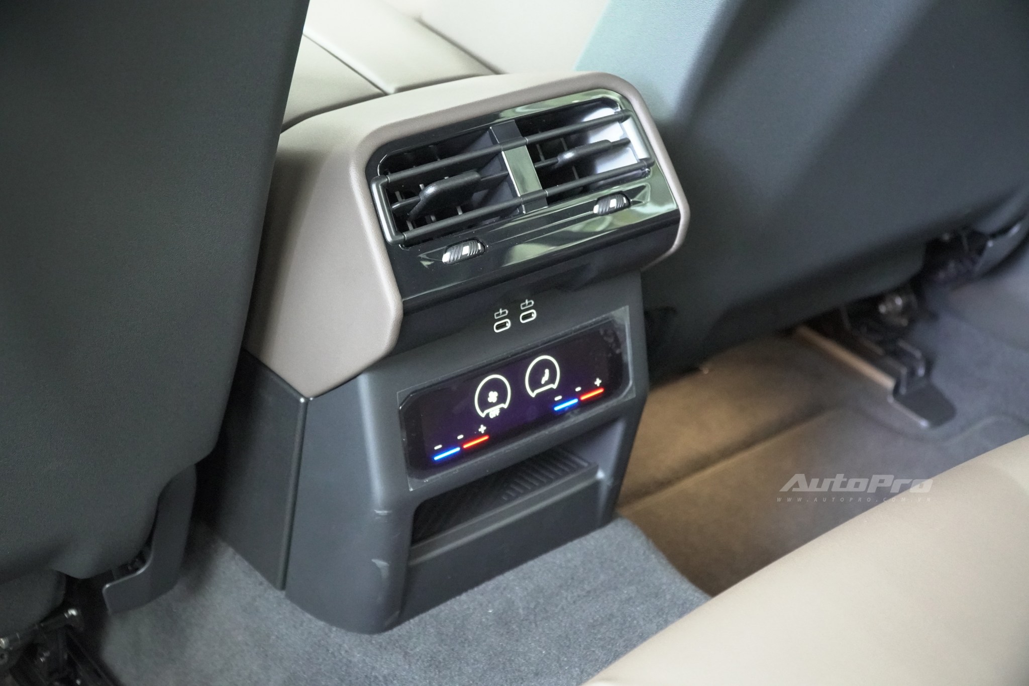 BMW 5 Series 2025 giá từ 2,589 tỷ đồng tại Việt Nam: Thiết kế mới lạ nhưng dễ tranh cãi, vừa ra mắt đã giảm 100 triệu cạnh tranh E-Class- Ảnh 15.