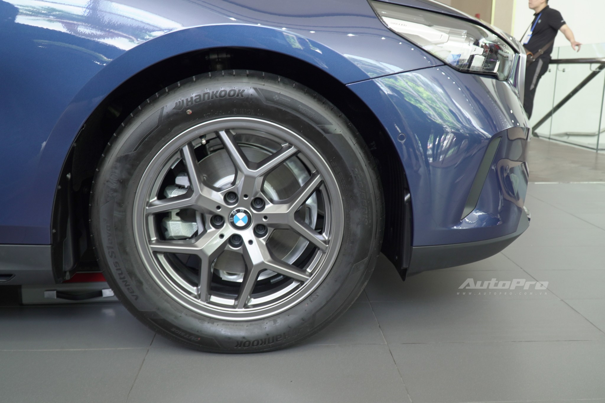 BMW 5 Series 2025 giá từ 2,589 tỷ đồng tại Việt Nam: Thiết kế mới lạ nhưng dễ tranh cãi, vừa ra mắt đã giảm 100 triệu cạnh tranh E-Class- Ảnh 6.