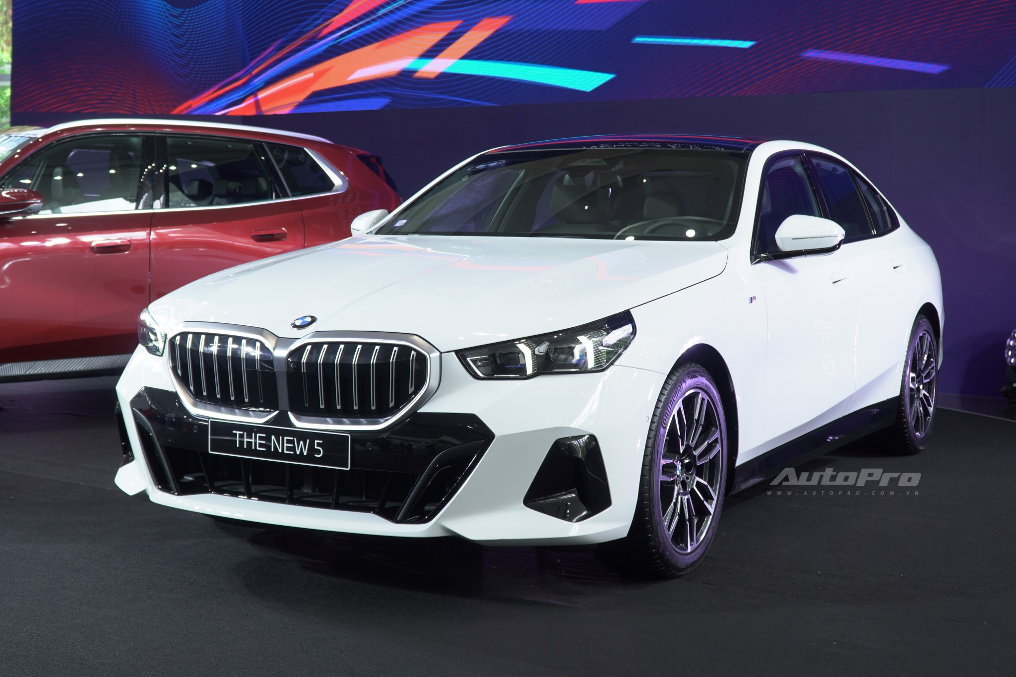 BMW 5 Series 2025 giá từ 2,589 tỷ đồng tại Việt Nam: Thiết kế mới lạ nhưng dễ tranh cãi, vừa ra mắt đã giảm 100 triệu cạnh tranh E-Class- Ảnh 2.