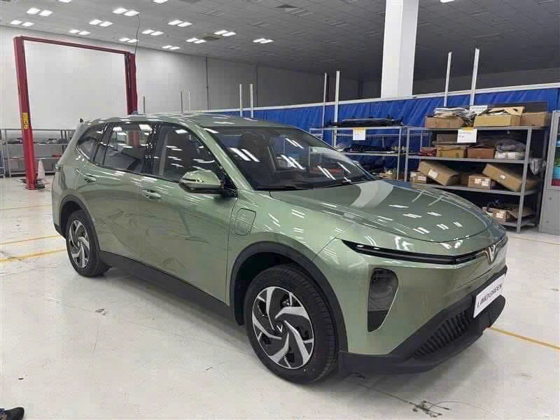 Ảnh VinFast Limo Green là chưa đủ, đây là thông số mà dân mạng đang tò mò: Dễ là bản thương mại sắp ra mắt, ảnh dựng có gì hãng đáp ứng đúng như vậy, nhưng dân mạng vẫn tiếc nuối vì một điều- Ảnh 9. Ảnh VinFast Limo Green là chưa đủ, đây là thông số mà dân mạng đang tò mò: Dễ là bản thương mại sắp ra mắt, ảnh dựng có gì hãng đáp ứng đúng như vậy, nhưng dân mạng vẫn tiếc nuối vì một điều- Ảnh 9.