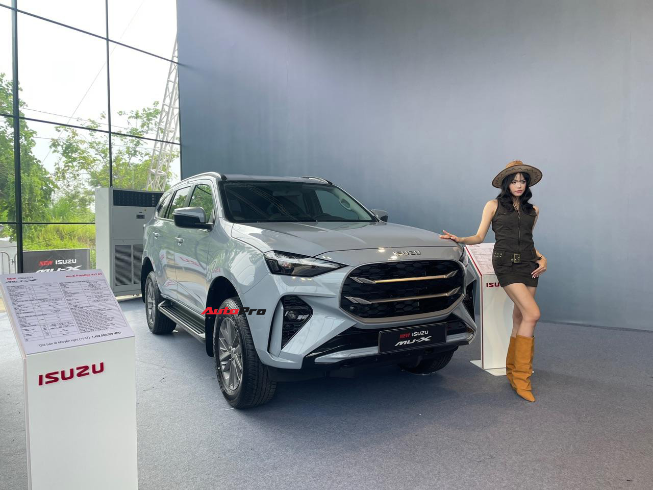 Isuzu mu-X 2025 trình làng Việt Nam: Thêm bản Sport, giá từ 928 triệu đồng, sửa nhẹ thiết kế, có ADAS, thêm camera