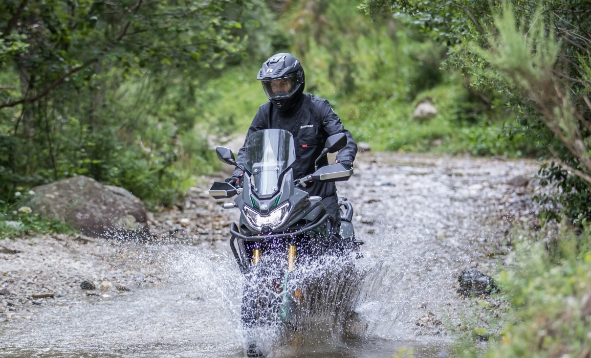 Sao chép thiết kế của nhà Honda, nhưng mẫu xe này có thể đi được 1.000 km khi đổ đầy bình- Ảnh 4.