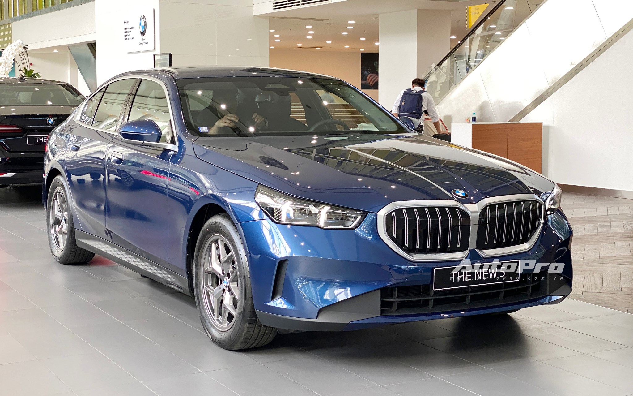 Bỏ qua bộ mâm bị CĐM 'mổ xẻ' nhiều, BMW 520i giá 2,589 tỷ đồng có nhiều 'option' rất xịn: ADAS, camera 360 chỉ là một phần- Ảnh 6.