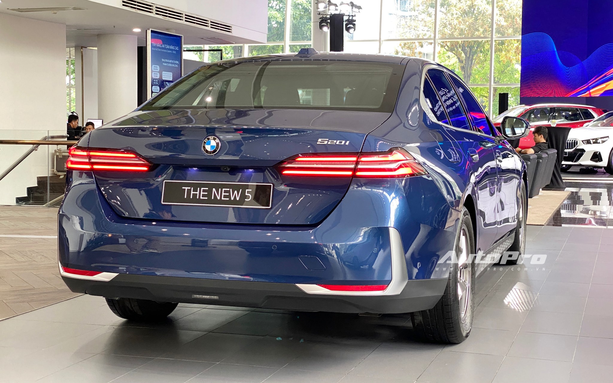Bỏ qua bộ mâm bị CĐM 'mổ xẻ' nhiều, BMW 520i giá 2,589 tỷ đồng có nhiều 'option' rất xịn: ADAS, camera 360 chỉ là một phần- Ảnh 19.
