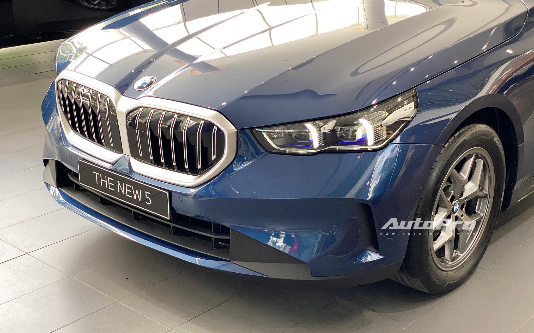 Bỏ qua bộ mâm bị CĐM 'mổ xẻ' nhiều, BMW 520i giá 2,589 tỷ đồng có nhiều 'option' rất xịn: ADAS, camera 360 chỉ là một phần- Ảnh 4.