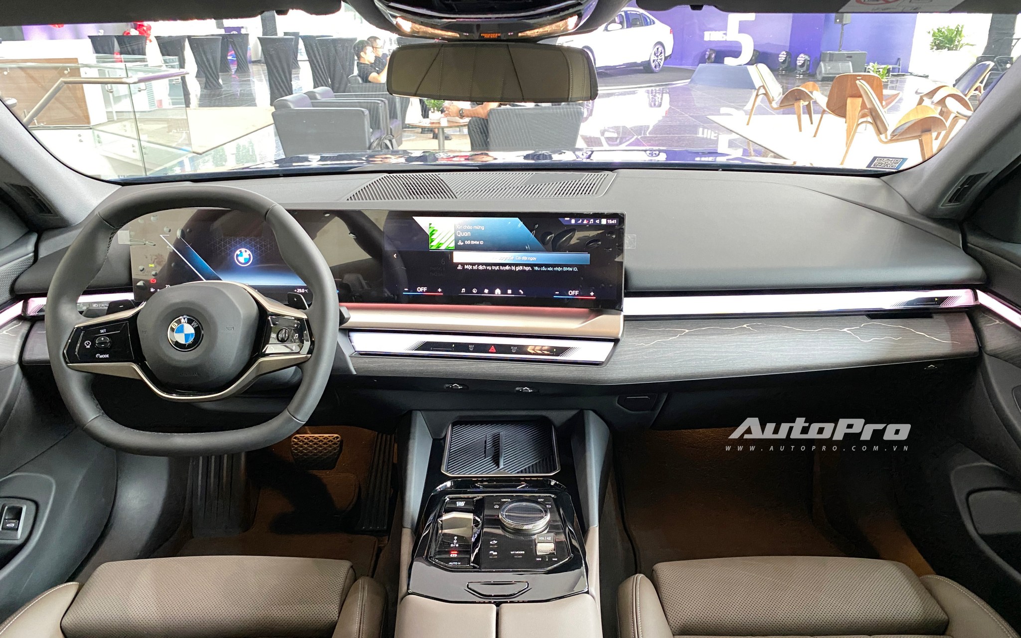 Bỏ qua bộ mâm bị CĐM 'mổ xẻ' nhiều, BMW 520i giá 2,589 tỷ đồng có nhiều 'option' rất xịn: ADAS, camera 360 chỉ là một phần- Ảnh 8.
