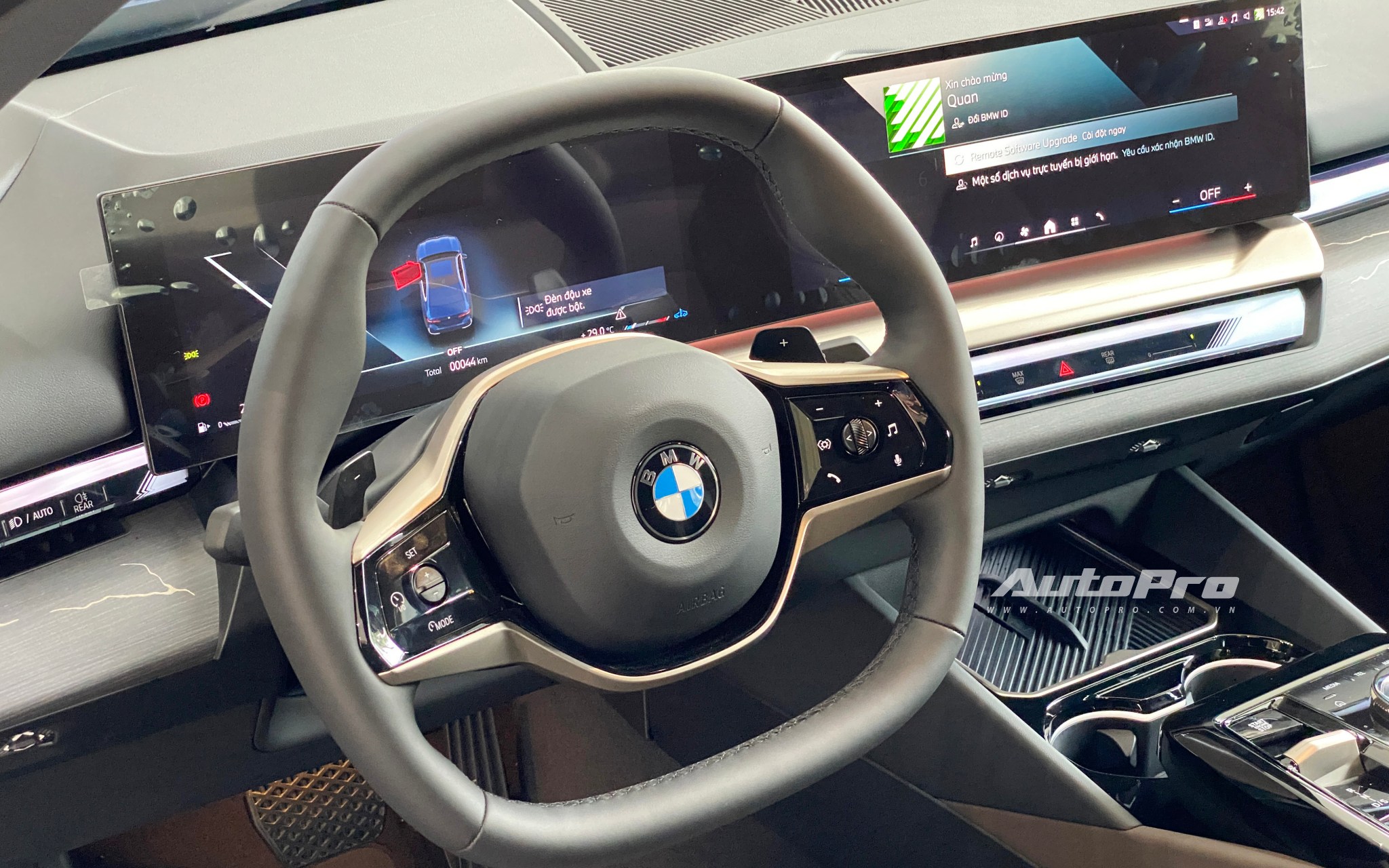 Bỏ qua bộ mâm bị CĐM 'mổ xẻ' nhiều, BMW 520i giá 2,589 tỷ đồng có nhiều 'option' rất xịn: ADAS, camera 360 chỉ là một phần- Ảnh 9.