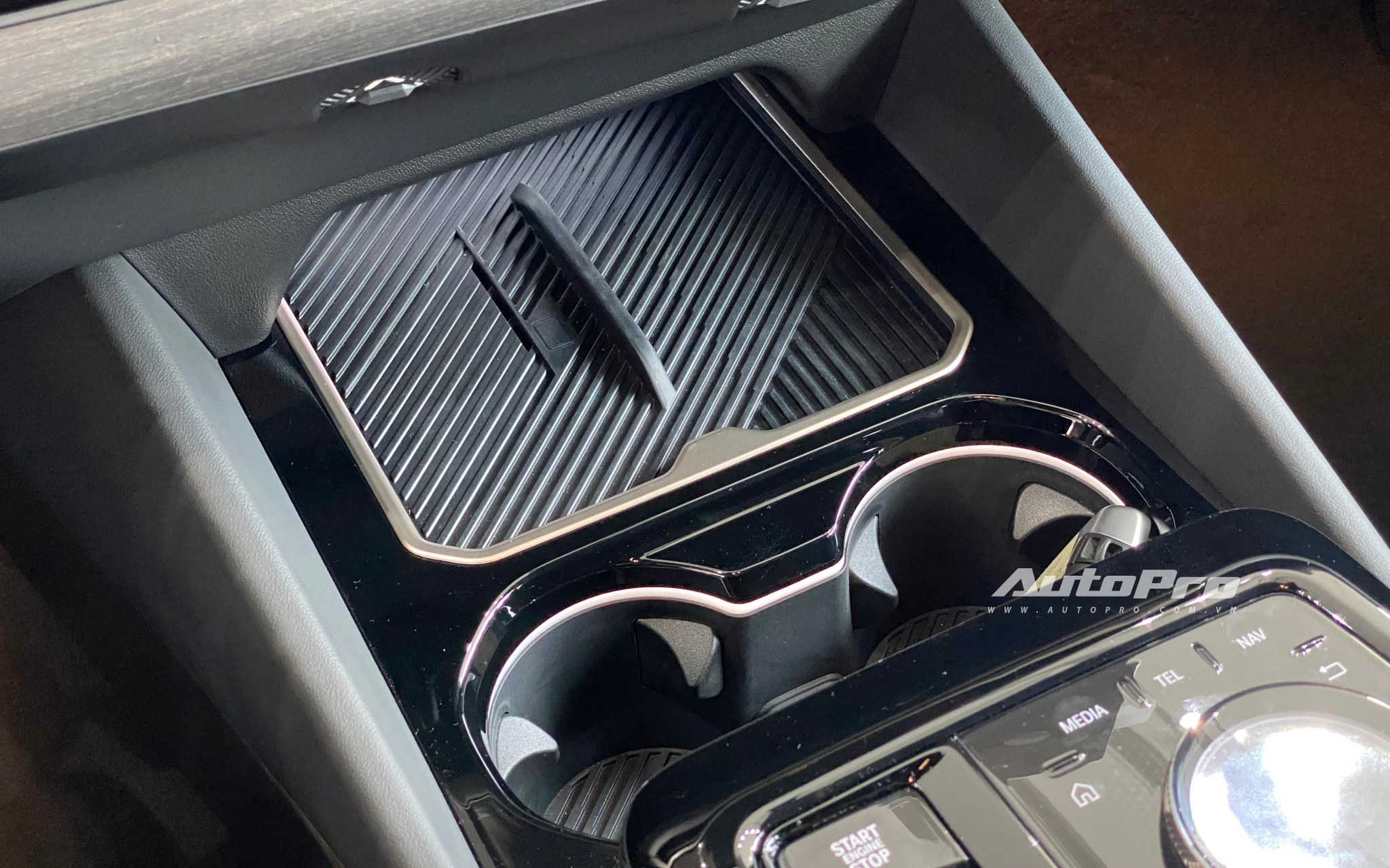 Bỏ qua bộ mâm bị CĐM 'mổ xẻ' nhiều, BMW 520i giá 2,589 tỷ đồng có nhiều 'option' rất xịn: ADAS, camera 360 chỉ là một phần- Ảnh 11.