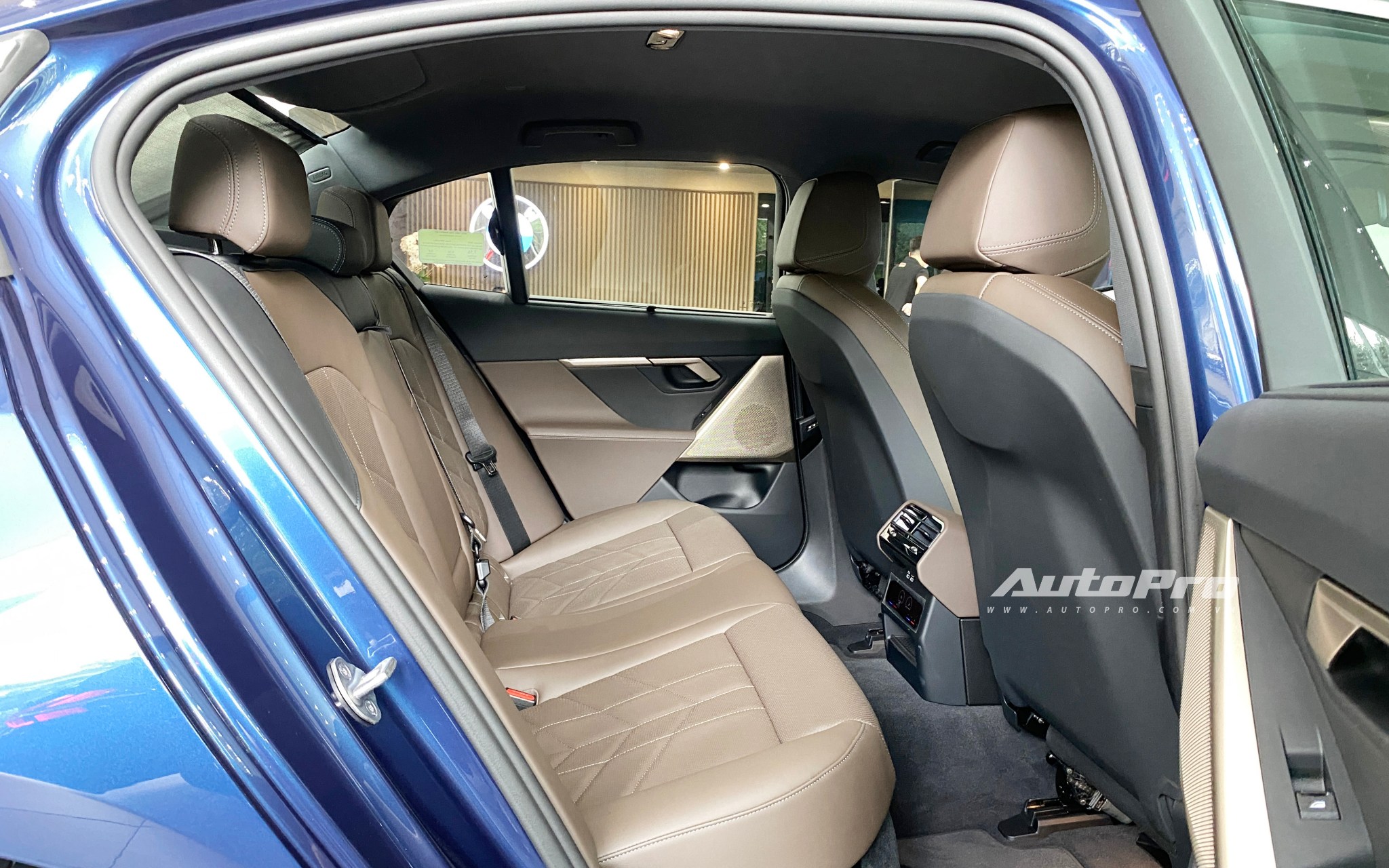 Bỏ qua bộ mâm bị CĐM 'mổ xẻ' nhiều, BMW 520i giá 2,589 tỷ đồng có nhiều 'option' rất xịn: ADAS, camera 360 chỉ là một phần- Ảnh 15.