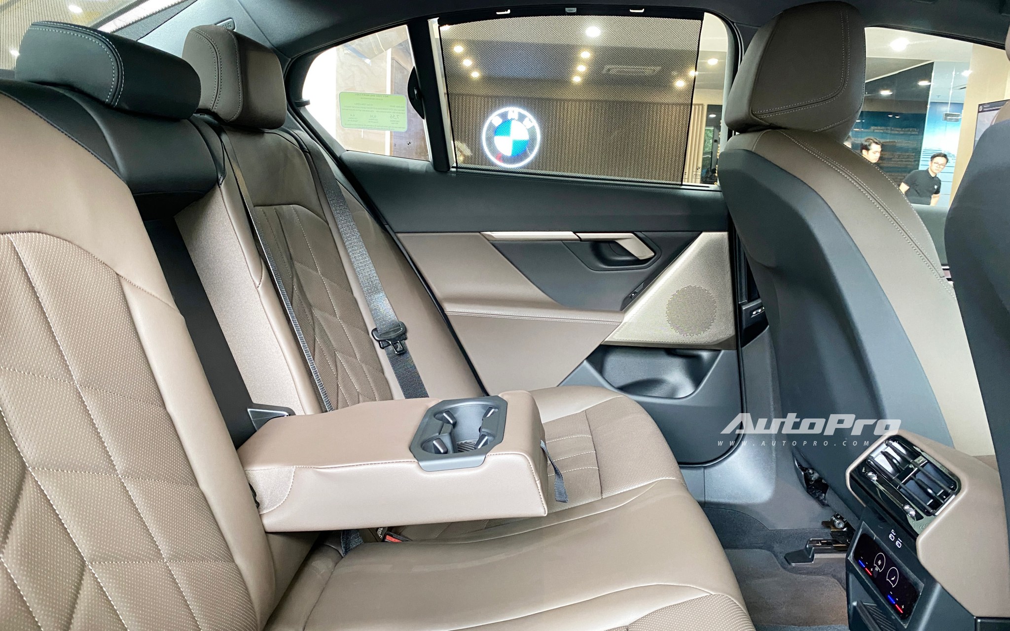 Bỏ qua bộ mâm bị CĐM 'mổ xẻ' nhiều, BMW 520i giá 2,589 tỷ đồng có nhiều 'option' rất xịn: ADAS, camera 360 chỉ là một phần- Ảnh 16.