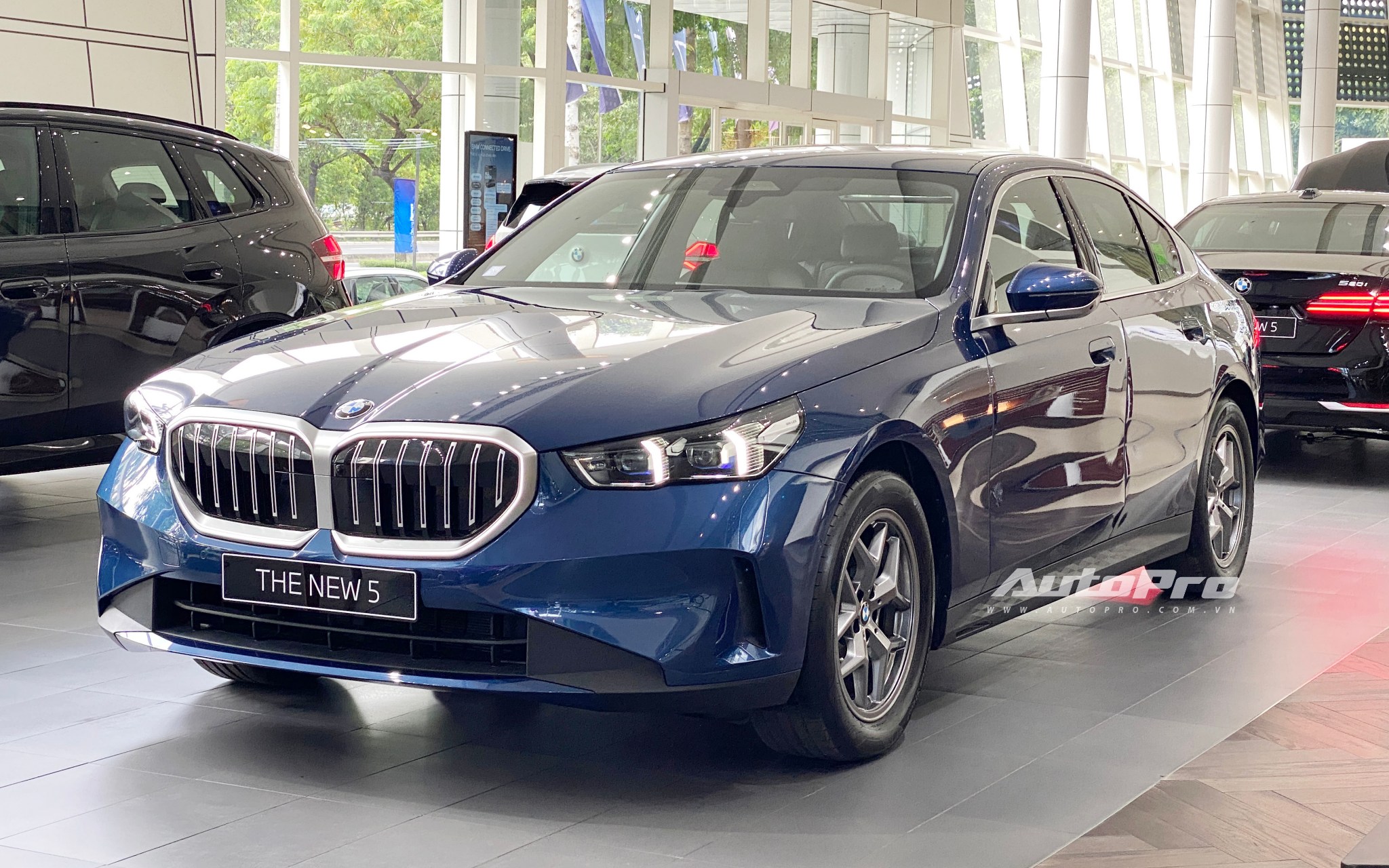 Bỏ qua bộ mâm bị CĐM 'mổ xẻ' nhiều, BMW 520i giá 2,589 tỷ đồng có nhiều 'option' rất xịn: ADAS, camera 360 chỉ là một phần- Ảnh 2.
