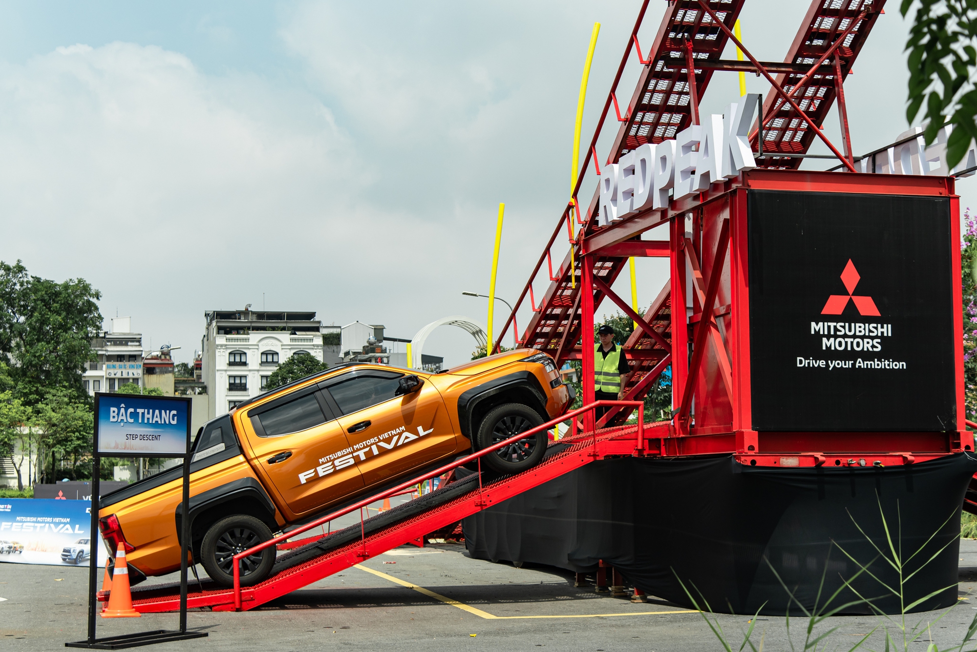 Vắt sức Mitsubishi Xforce leo dốc cao 8 mét và loạt bài thử ra trò, lại còn free tại Hà Nội- Ảnh 19. Vắt sức Mitsubishi Xforce leo dốc cao 8 mét và loạt bài thử ra trò, lại còn free tại Hà Nội- Ảnh 19.