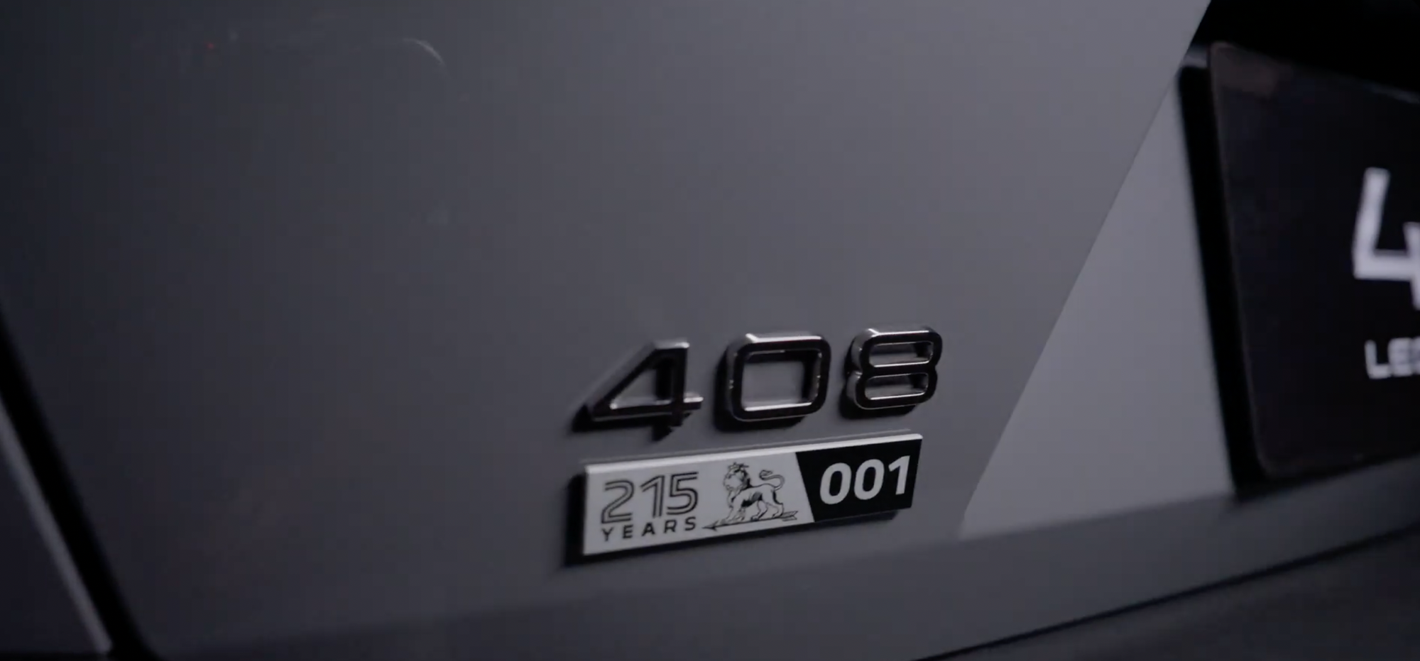 Peugeot 408 bản đặc biệt lộ diện trước khi ra mắt Việt Nam tuần này: Giá dự kiến đắt hơn, logo đặc trưng, giới hạn 215 xe- Ảnh 2.