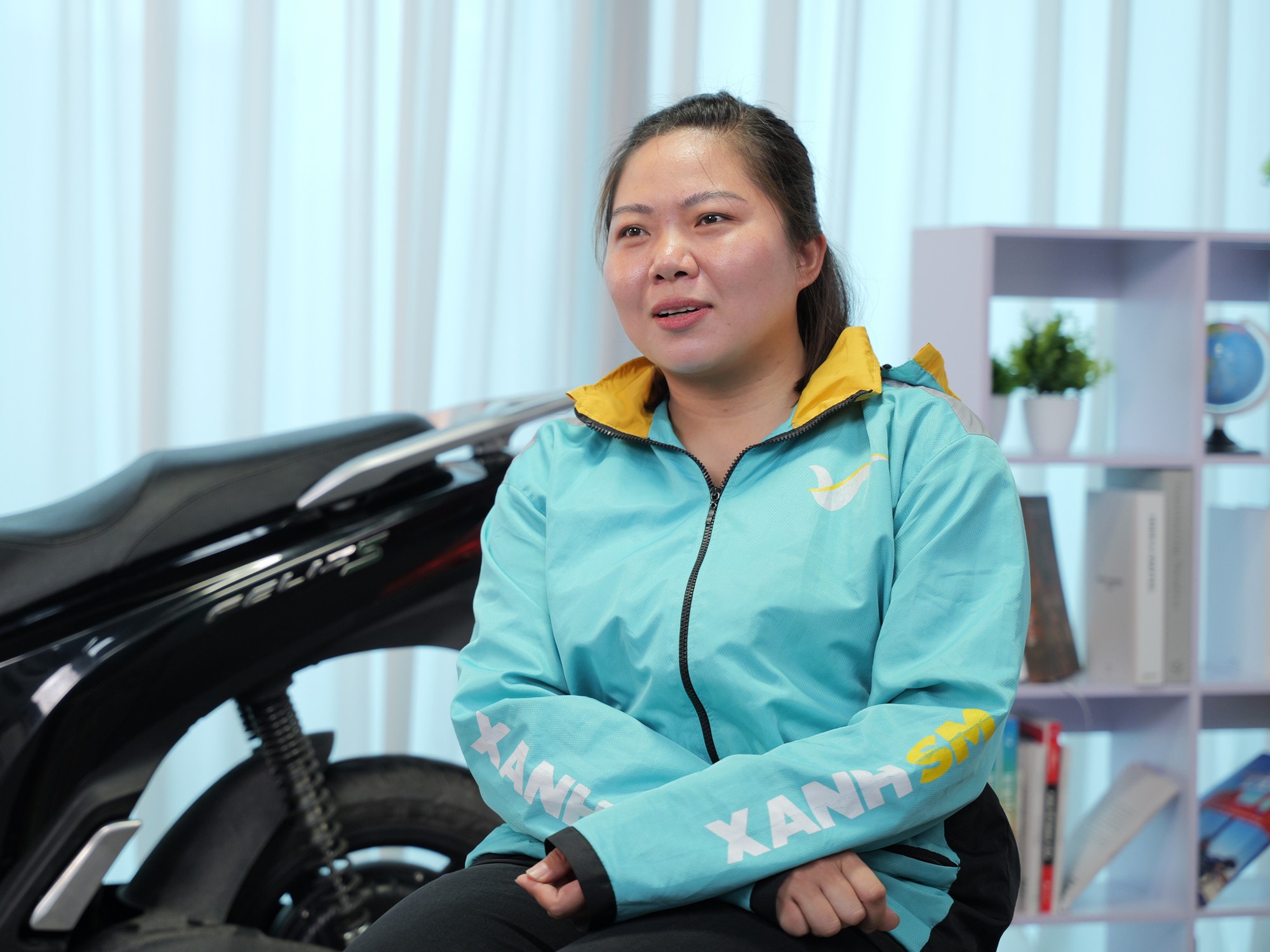 Nữ tài xế Xanh SM Bike: ‘22,5 triệu/tháng, 10 tiếng/ngày, chuyển sang xe điện thấy khỏe hơn vì…’- Ảnh 5. Nữ tài xế Xanh SM Bike: ‘22,5 triệu/tháng, 10 tiếng/ngày, chuyển sang xe điện thấy khỏe hơn vì…’- Ảnh 5.