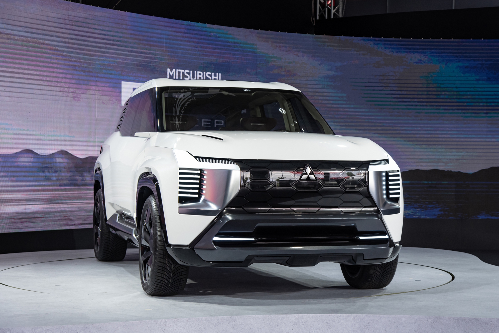 Mitsubishi Destinator chốt ra mắt ngày 17/7: Bản thương mại của DST Concept, dễ thành hàng hot khi về Việt Nam- Ảnh 5. Mitsubishi Destinator chốt ra mắt ngày 17/7: Bản thương mại của DST Concept, dễ thành hàng hot khi về Việt Nam- Ảnh 5.