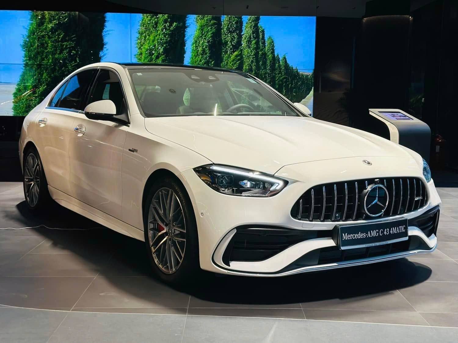 Giá AMG C 43 lần đầu về mốc hơn 2,2 tỷ: Chênh C 300 AMG chưa tới 200 triệu nhưng khác biệt hẳn về vận hành- Ảnh 1. Giá AMG C 43 lần đầu về mốc hơn 2,2 tỷ: Chênh C 300 AMG chưa tới 200 triệu nhưng khác biệt hẳn về vận hành- Ảnh 1.