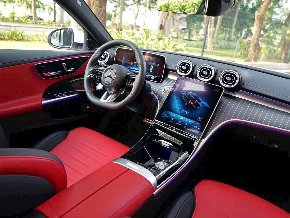 Giá AMG C 43 lần đầu về mốc hơn 2,2 tỷ: Chênh C 300 AMG chưa tới 200 triệu nhưng khác biệt hẳn về vận hành- Ảnh 4. Giá AMG C 43 lần đầu về mốc hơn 2,2 tỷ: Chênh C 300 AMG chưa tới 200 triệu nhưng khác biệt hẳn về vận hành- Ảnh 4.