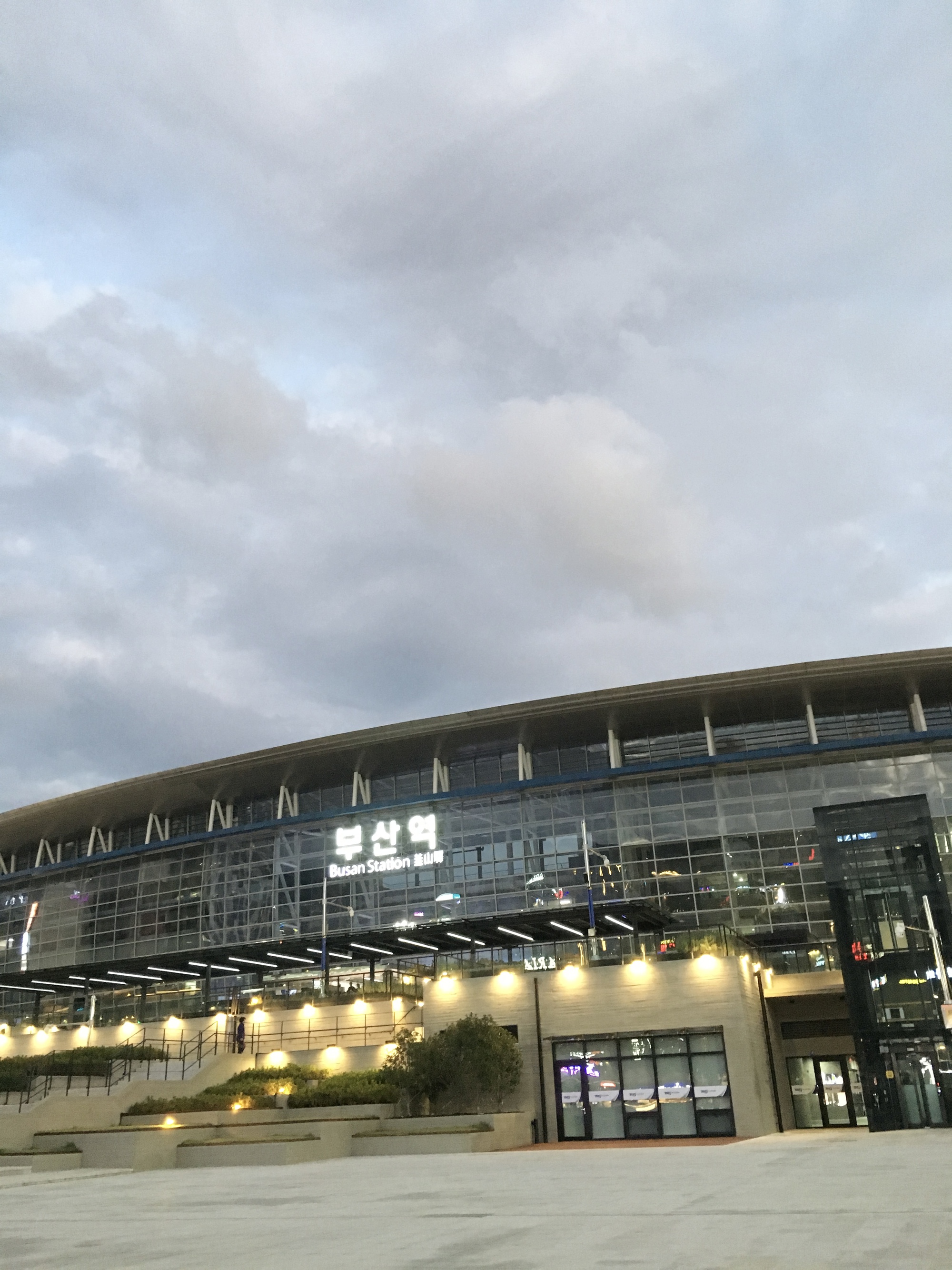 Khách Việt gặp cảnh y như phim "Train to Busan" khi đi tàu ở Hàn: "Tôi chưa bao giờ phải chạy nhanh đến thế"- Ảnh 4.