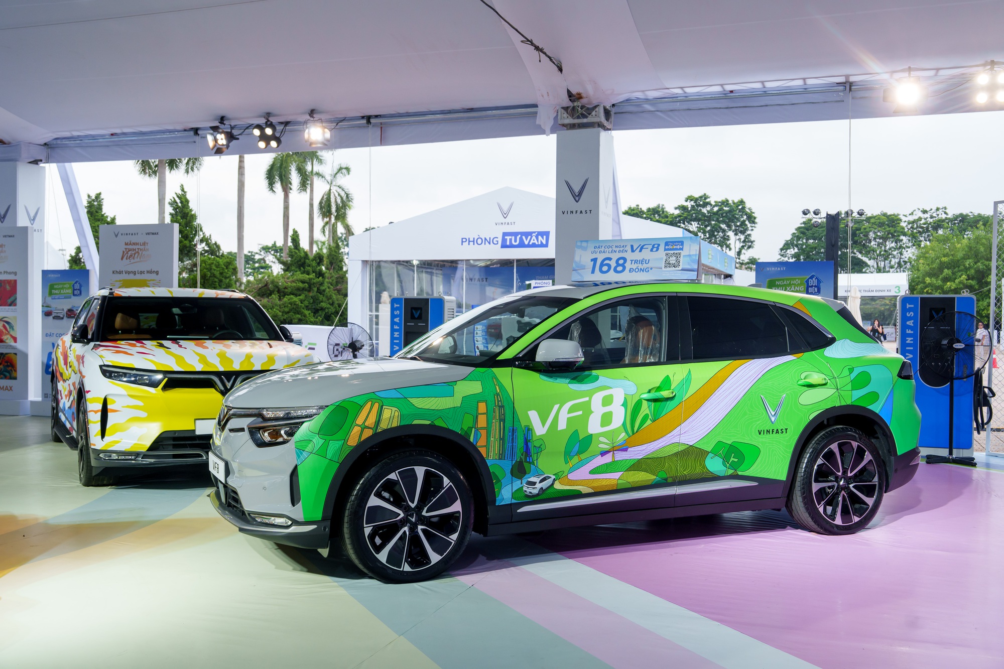 VinFast làm sự kiện quy mô khủng ở Hà Nội: Trưng bày Limo Green đang hot, drift VF 3, lái thử sa hình, thu đổi xe cũ tại chỗ- Ảnh 3.