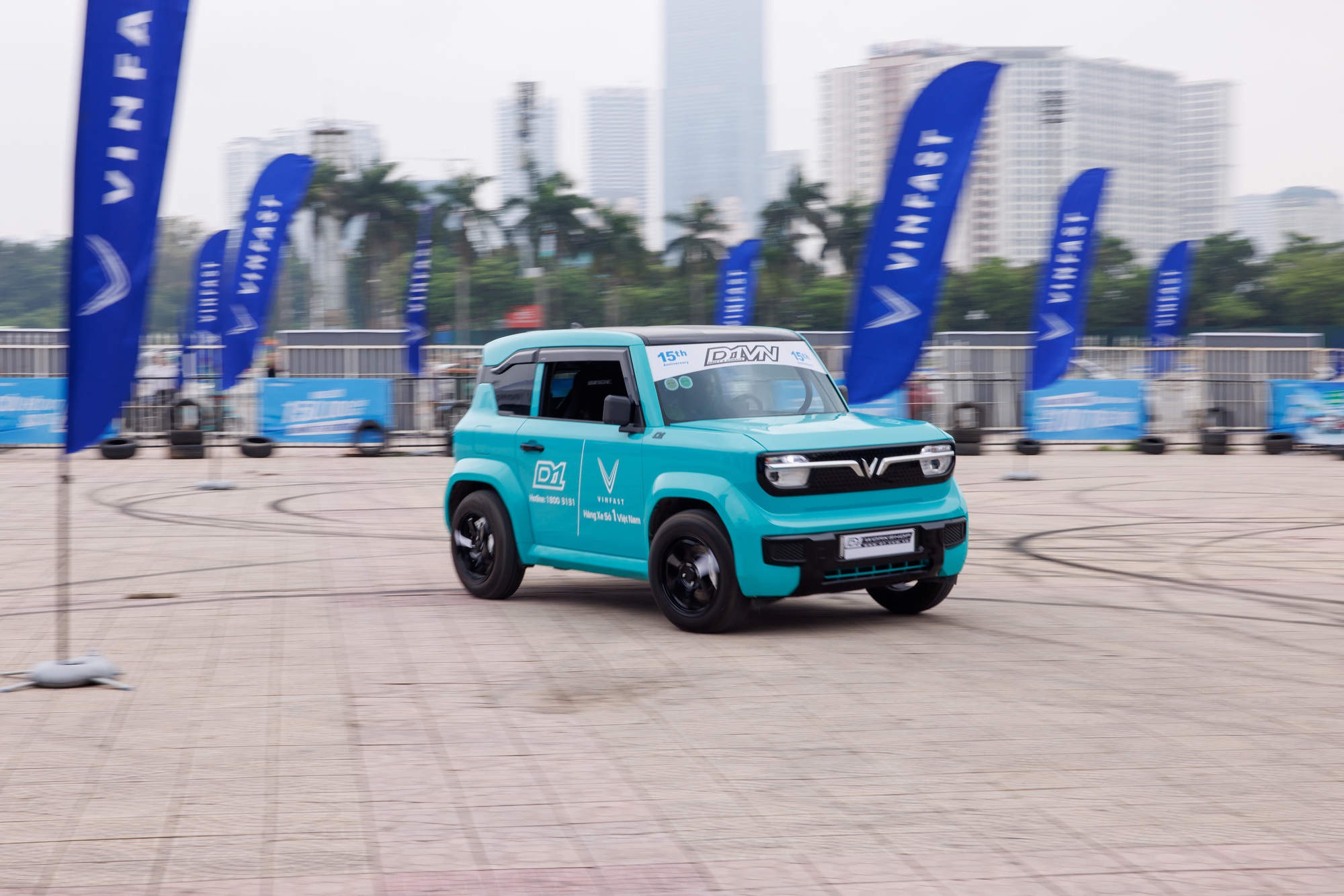 VinFast làm sự kiện quy mô khủng ở Hà Nội: Trưng bày Limo Green đang hot, drift VF 3, lái thử sa hình, thu đổi xe cũ tại chỗ- Ảnh 11.
