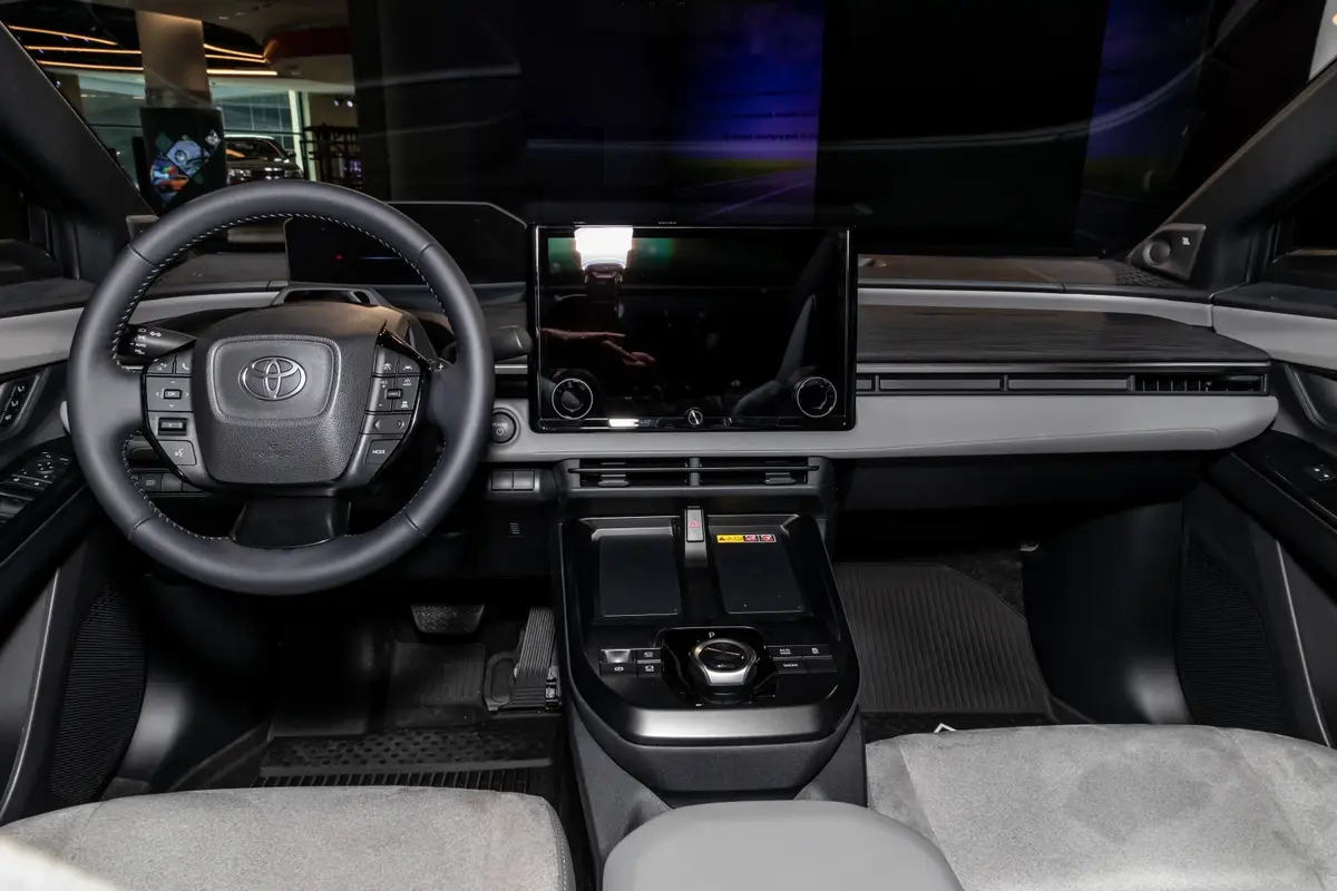 Subaru Uncharted - SUV hoàn toàn mới có hình ảnh chính thức đầu tiên: Dễ nhỏ như Yaris Cross, dùng công nghệ Toyota, chạy điện- Ảnh 7.