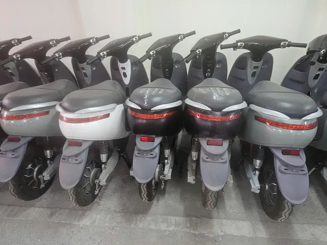 Triệt phá đường dây sản xuất, buôn bán xe máy điện giả- Ảnh 2.
