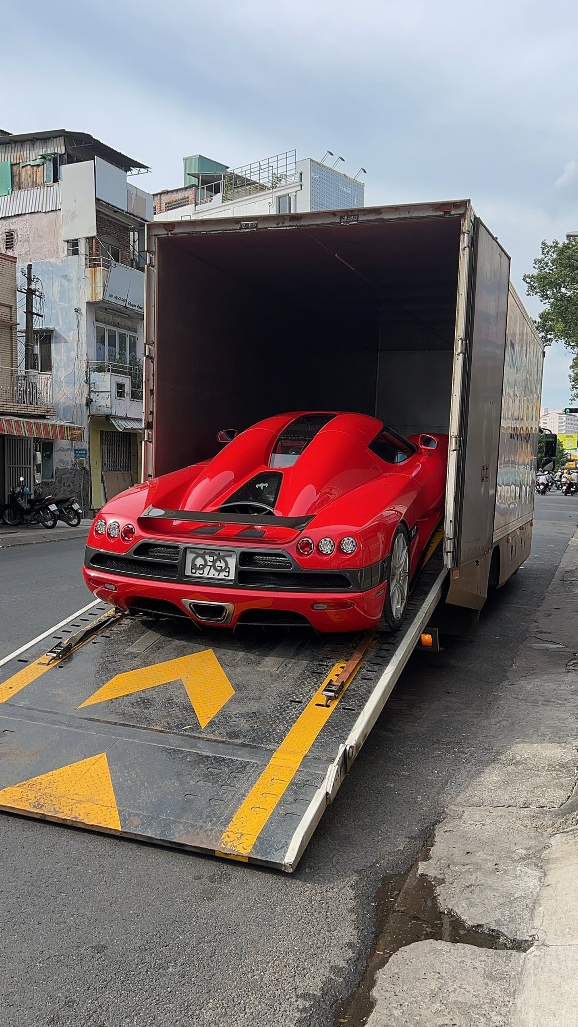 Koenigsegg CCX độc nhất Việt Nam bất ngờ xuất nam tiến, CĐM đồng loạt gọi tên một người- Ảnh 2.