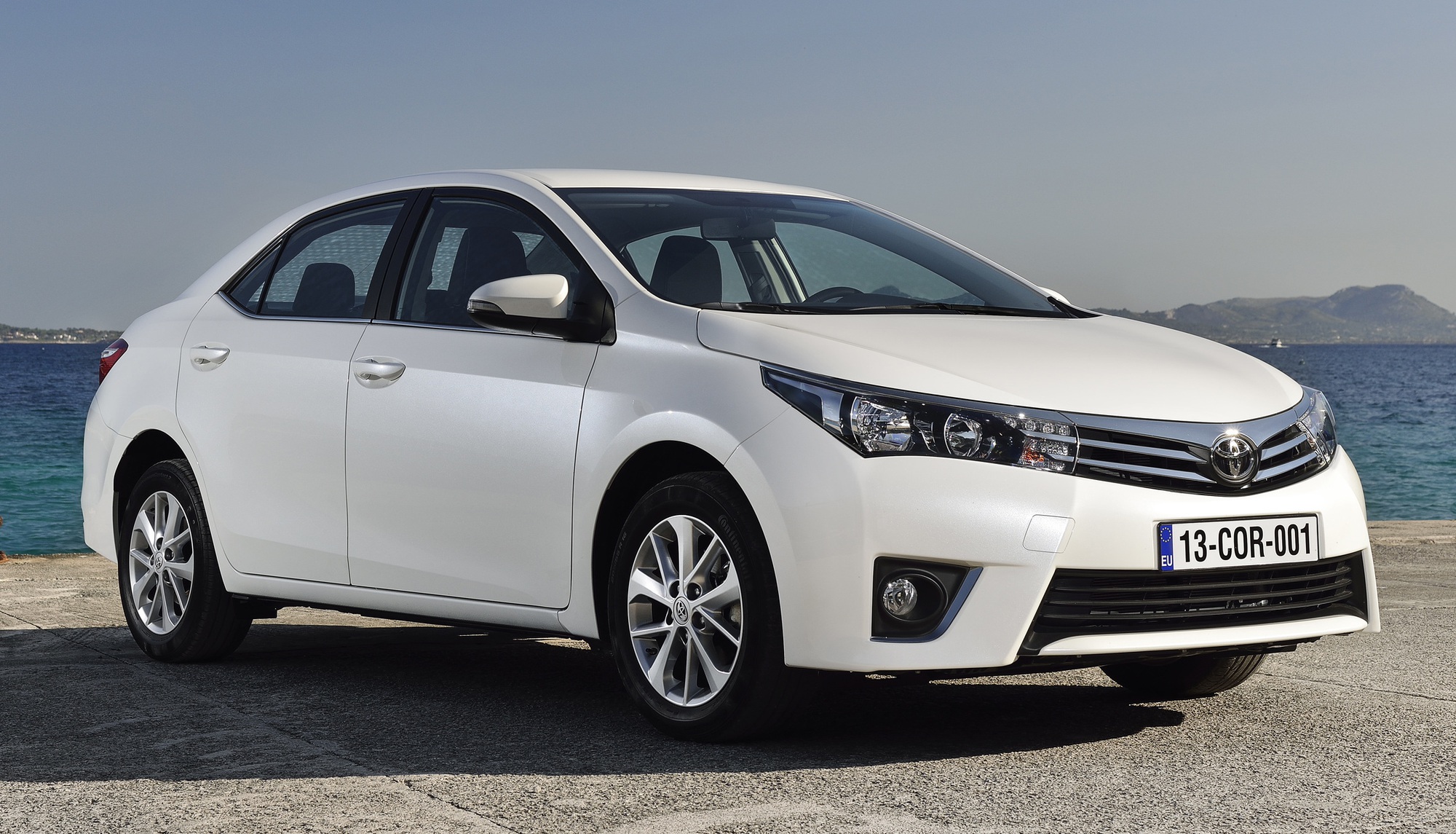 Toyota bị kiện vì màu sơn trắng bong tróc dưới trời nắng- Ảnh 2.