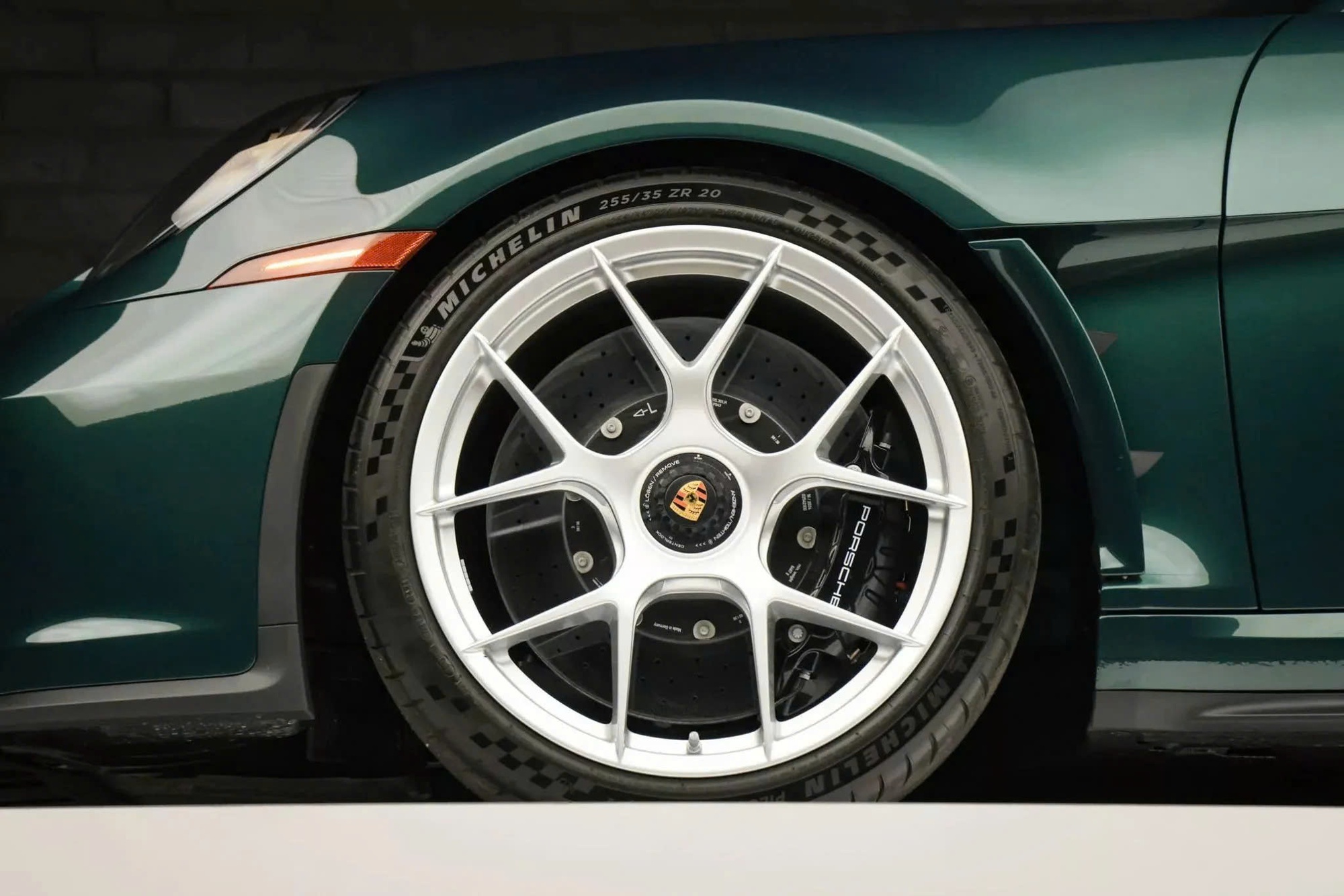 Được trả giá gấp đôi mua mới nhưng chủ nhân chiếc Porsche 911 này vẫn từ chối không bán- Ảnh 5.
