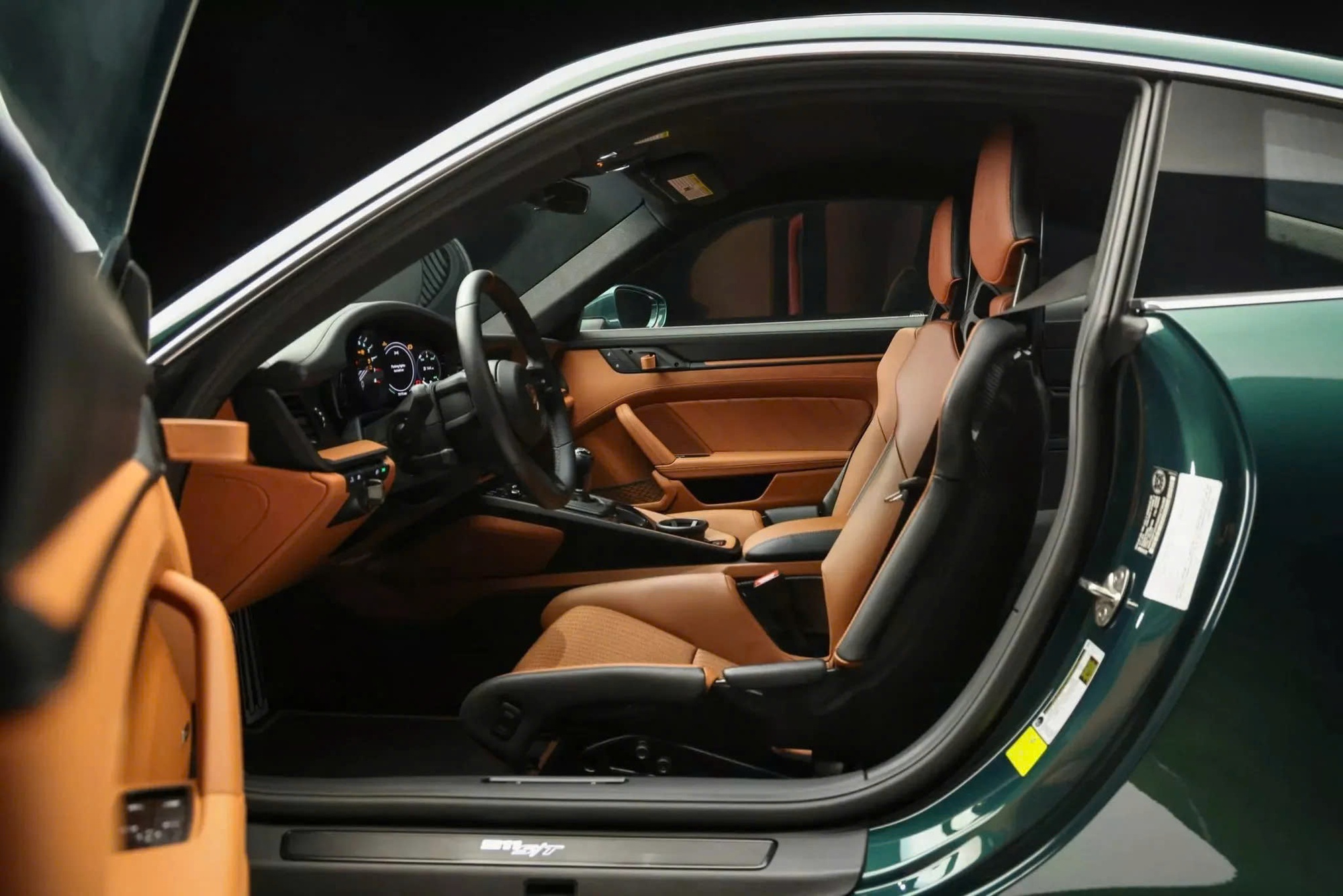 Được trả giá gấp đôi mua mới nhưng chủ nhân chiếc Porsche 911 này vẫn từ chối không bán- Ảnh 8.