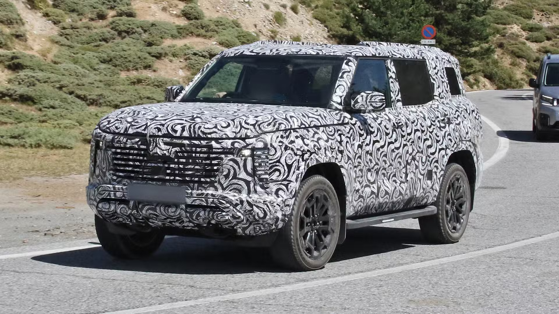 SUV đồn đoán là Mitsubishi Pajero đời mới này có dáng như Destinator sắp về Việt Nam, có thể ra mắt ngay năm nay- Ảnh 2. SUV đồn đoán là Mitsubishi Pajero đời mới này có dáng như Destinator sắp về Việt Nam, có thể ra mắt ngay năm nay- Ảnh 2.