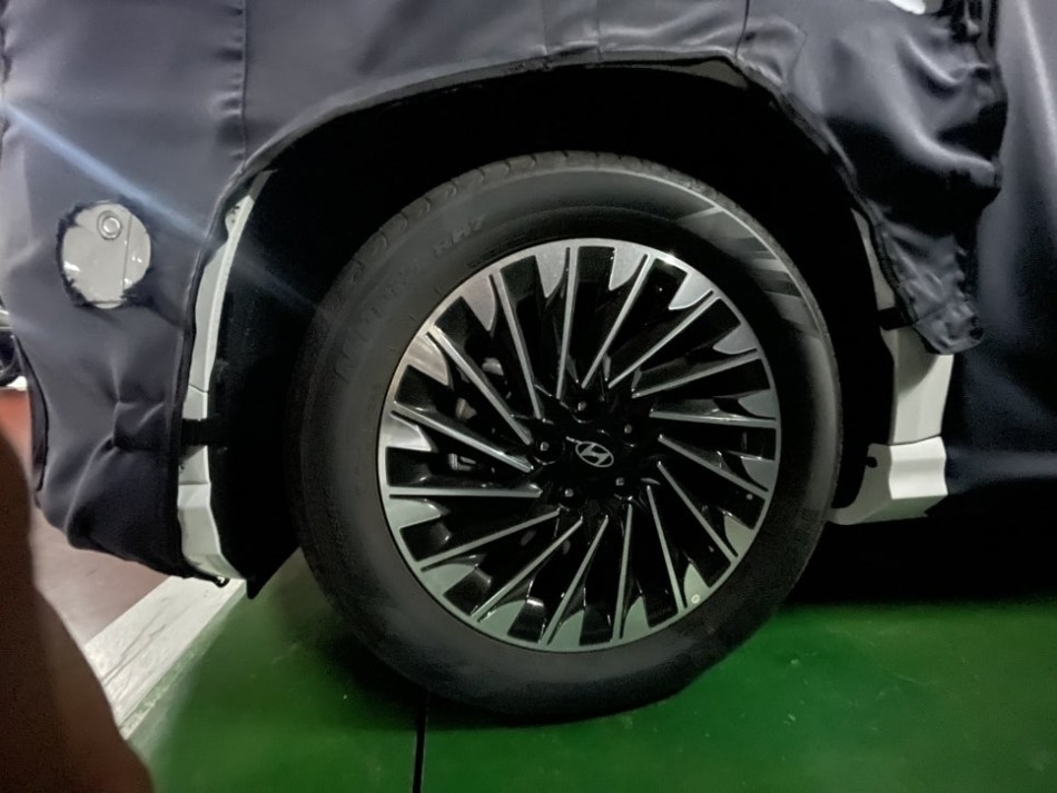 'Bắt gặp' Hyundai Custin facelift: Trông bề thế hơn nhờ lấy nét của Palisade, địa điểm xuất hiện gây bất ngờ- Ảnh 9. 'Bắt gặp' Hyundai Custin facelift: Trông bề thế hơn nhờ lấy nét của Palisade, địa điểm xuất hiện gây bất ngờ- Ảnh 9.