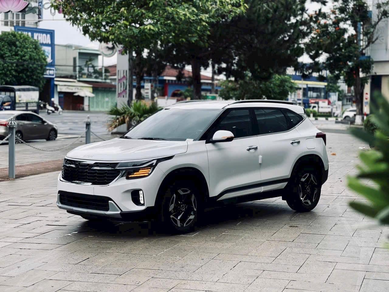 Kia Seltos giảm giá tới 55 triệu đồng tại Việt Nam: Bản 'base' thực tế còn 569 triệu, đua lập sàn giá phân khúc với Xforce, Creta- Ảnh 2. Kia Seltos giảm giá tới 55 triệu đồng tại Việt Nam: Bản 'base' thực tế còn 569 triệu, đua lập sàn giá phân khúc với Xforce, Creta- Ảnh 2.