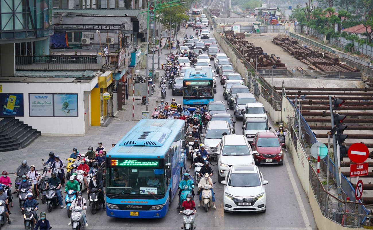 Giá lăn bánh ô tô chạy xăng tại Hà Nội có thể tăng mạnh- Ảnh 1. Giá lăn bánh ô tô chạy xăng tại Hà Nội có thể tăng mạnh- Ảnh 1.