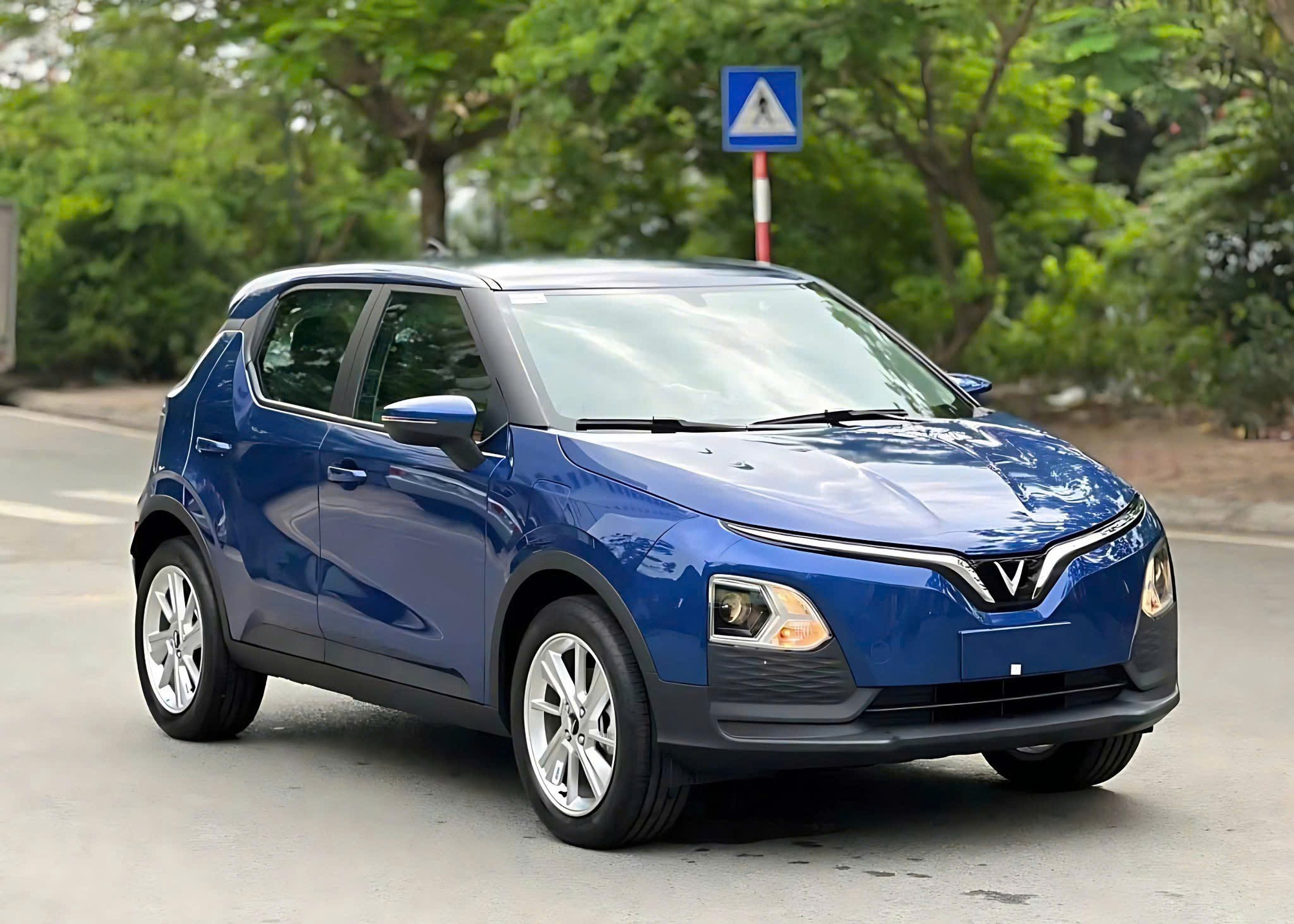 Những chiếc xe khiến đối thủ 'chán luôn' nửa đầu năm 2025: VF 5, Camry chiếm hơn 80% phân khúc, Everest tiếp tục 'lên hương' song cần dè chừng hiệu ứng 'Santa Fe dưới 900 triệu'- Ảnh 8. Những chiếc xe khiến đối thủ 'chán luôn' nửa đầu năm 2025: VF 5, Camry chiếm hơn 80% phân khúc, Everest tiếp tục 'lên hương' song cần dè chừng hiệu ứng 'Santa Fe dưới 900 triệu'- Ảnh 8.