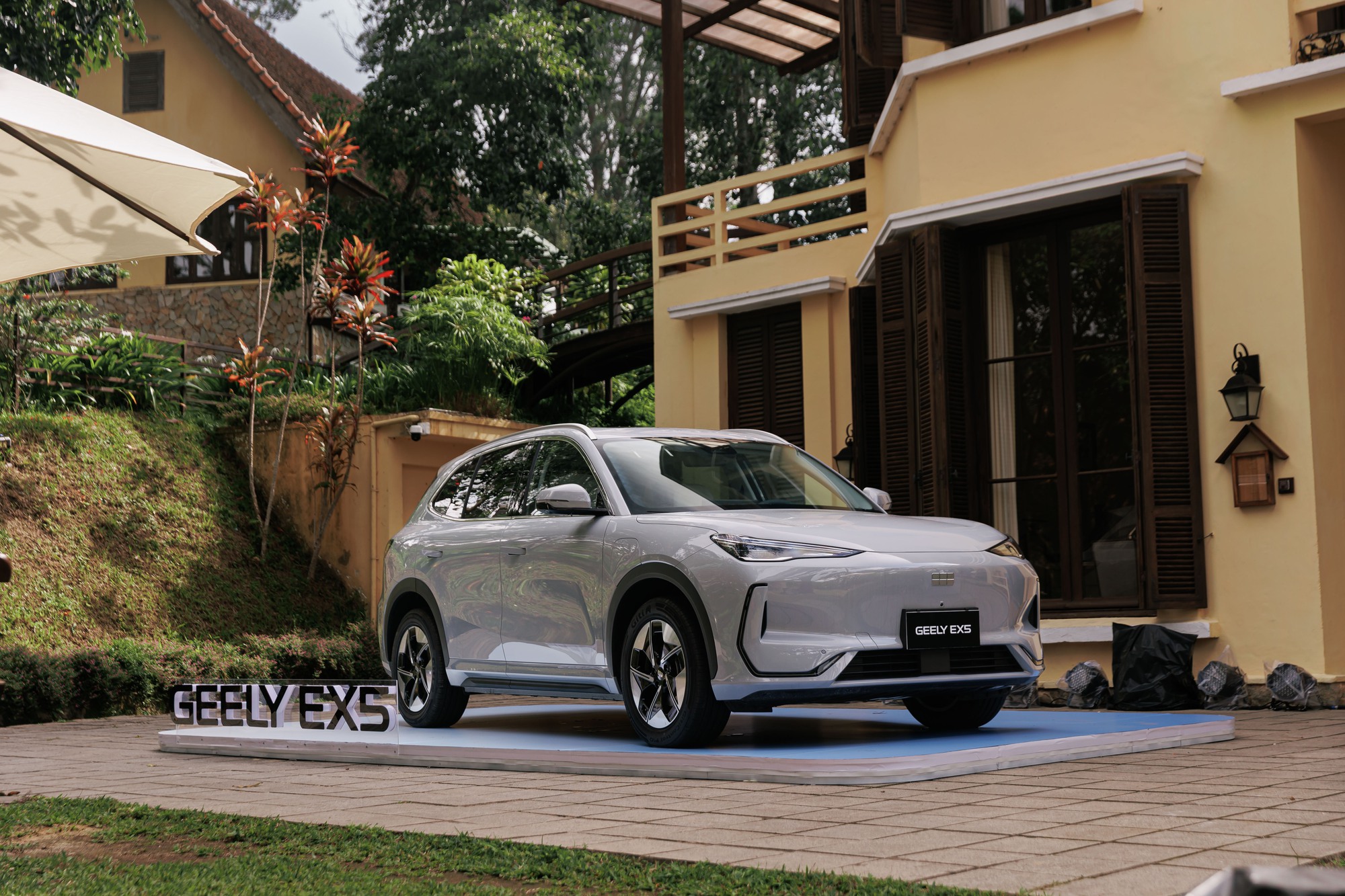 Geely EX5 ra mắt tại Việt Nam: Hai bản, giá từ 839 triệu đồng, 495km/sạc, có ADAS- Ảnh 13. Geely EX5 ra mắt tại Việt Nam: Hai bản, giá từ 839 triệu đồng, 495km/sạc, có ADAS- Ảnh 13.