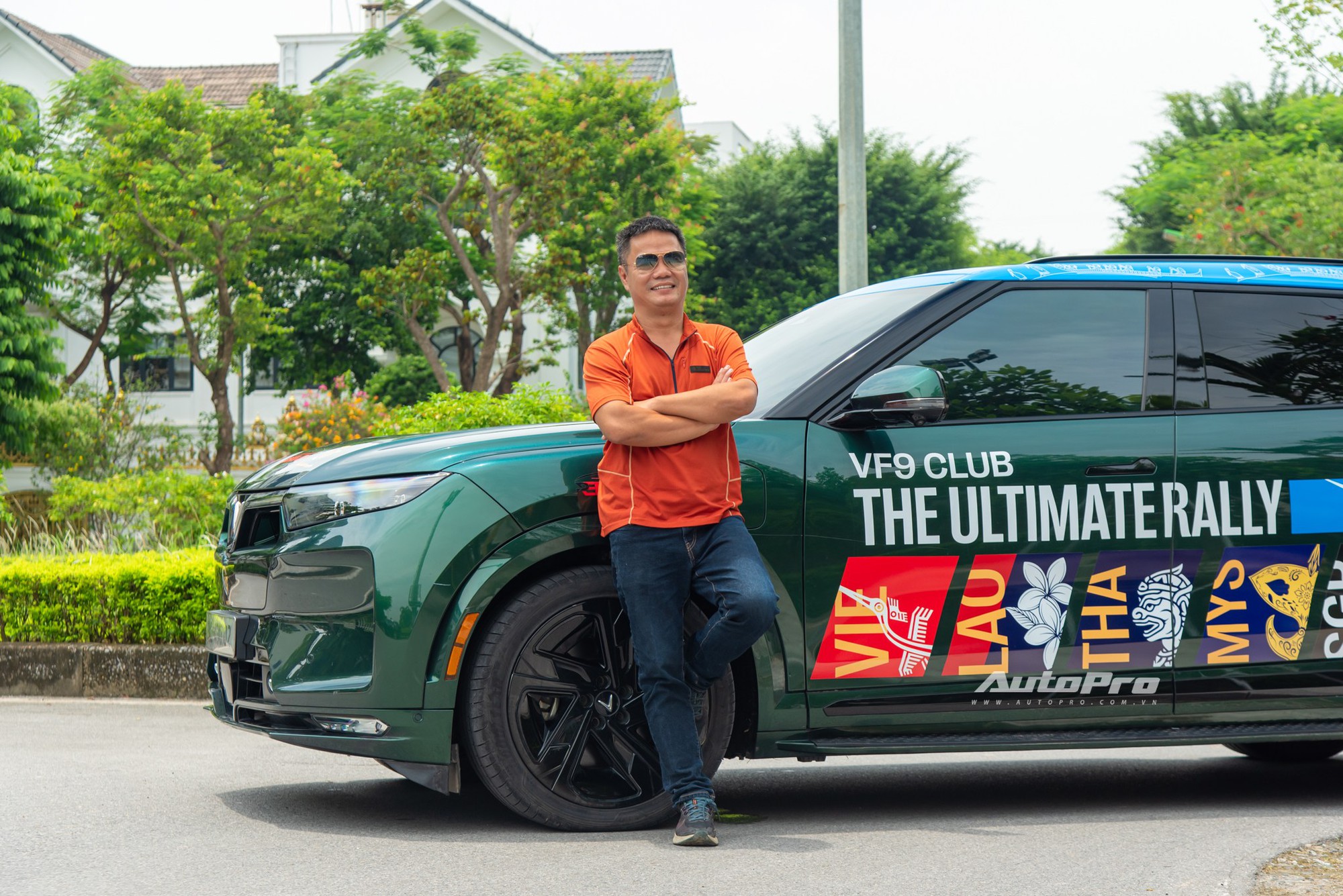 Lái VinFast VF 9 ‘gánh team’ leo núi Tây Bắc sạt lở, chủ xe chia sẻ: ‘Cố phá mãi xe chưa hỏng, dùng xong bỏ xó xe sang ở nhà’- Ảnh 11. Lái VinFast VF 9 ‘gánh team’ leo núi Tây Bắc sạt lở, chủ xe chia sẻ: ‘Cố phá mãi xe chưa hỏng, dùng xong bỏ xó xe sang ở nhà’- Ảnh 11.