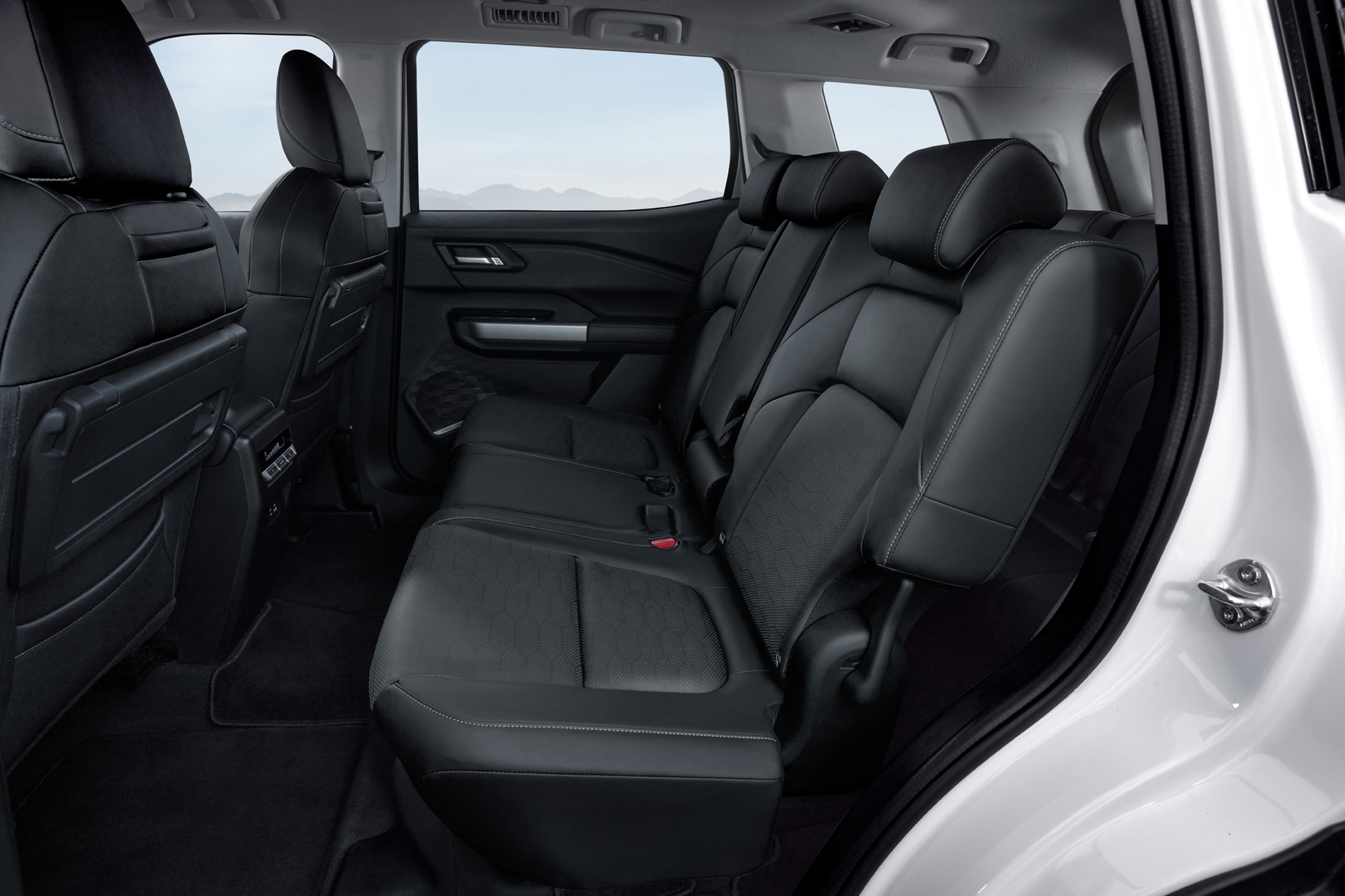 So sánh Mitsubishi Destinator và bản concept: Bỏ cần số điện tử, gương camera không còn, mâm 20 inch thành 18 inch- Ảnh 17. So sánh Mitsubishi Destinator và bản concept: Bỏ cần số điện tử, gương camera không còn, mâm 20 inch thành 18 inch- Ảnh 17.